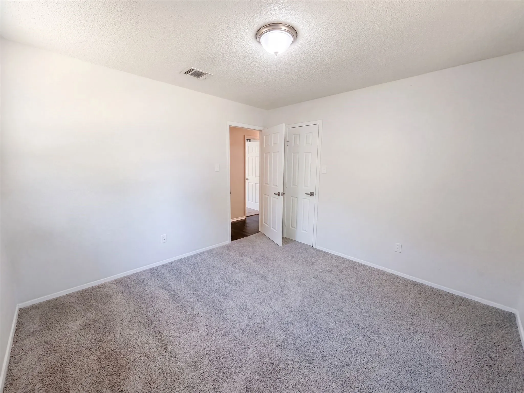 Single Family Residence For Sale in Mc Lennan County , 309 Applewood Lane, Hewitt, Texas 76643, 3 Bedroom, 2 Bathroom, 2 Garage spaces, 1,556 Sqft, built in 1985, mls#21365613, Real Estate Agent in Hewitt, Homes For Sale in Mc Lennan county, Homes For Sale in Hewitt, Realtor in Hewitt Texas, Real Estate Brokerage Independent Realty Texas, Luminita Cordes Realtor