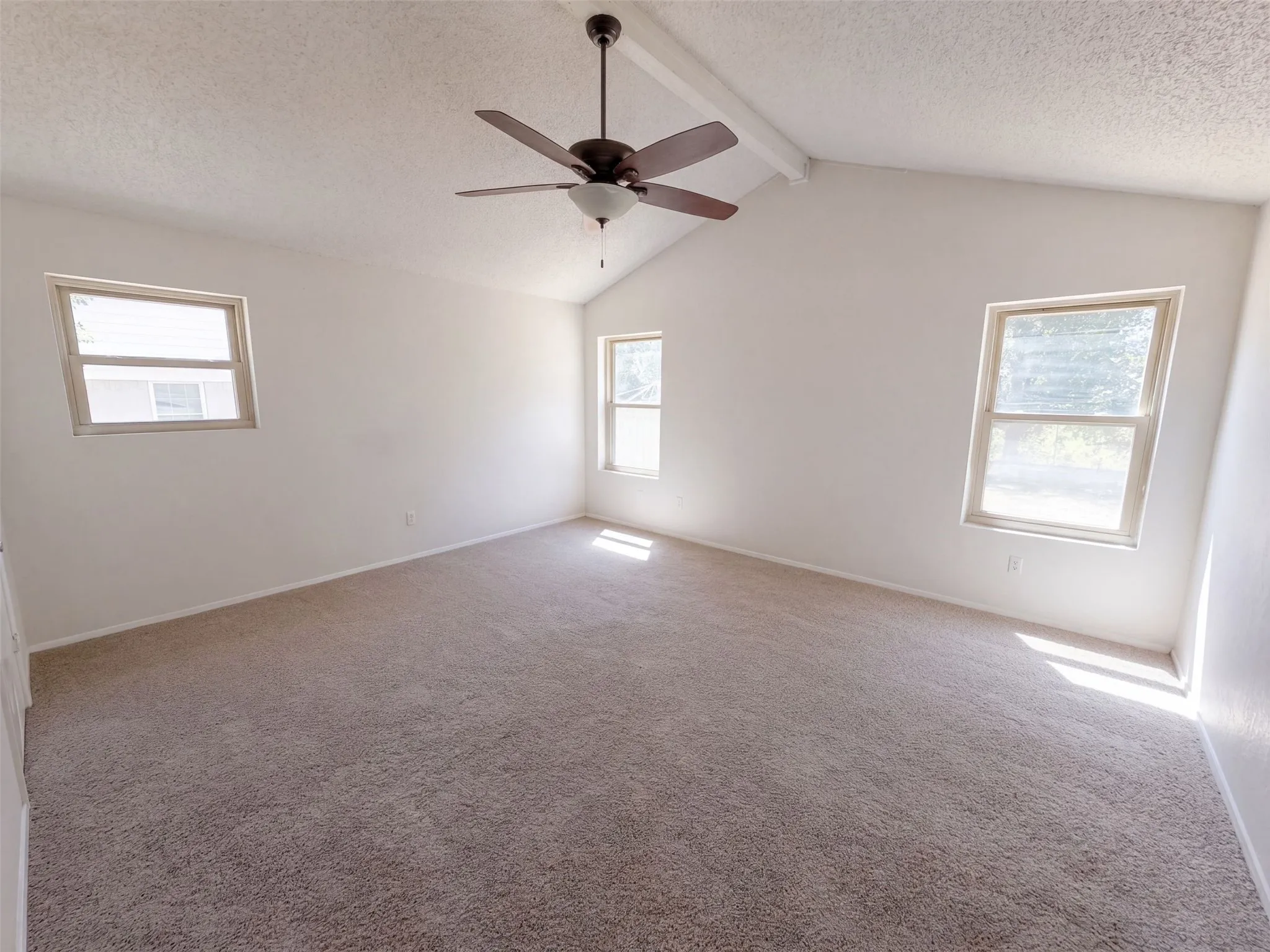 Single Family Residence For Sale in Mc Lennan County , 309 Applewood Lane, Hewitt, Texas 76643, 3 Bedroom, 2 Bathroom, 2 Garage spaces, 1,556 Sqft, built in 1985, mls#21365613, Real Estate Agent in Hewitt, Homes For Sale in Mc Lennan county, Homes For Sale in Hewitt, Realtor in Hewitt Texas, Real Estate Brokerage Independent Realty Texas, Luminita Cordes Realtor
