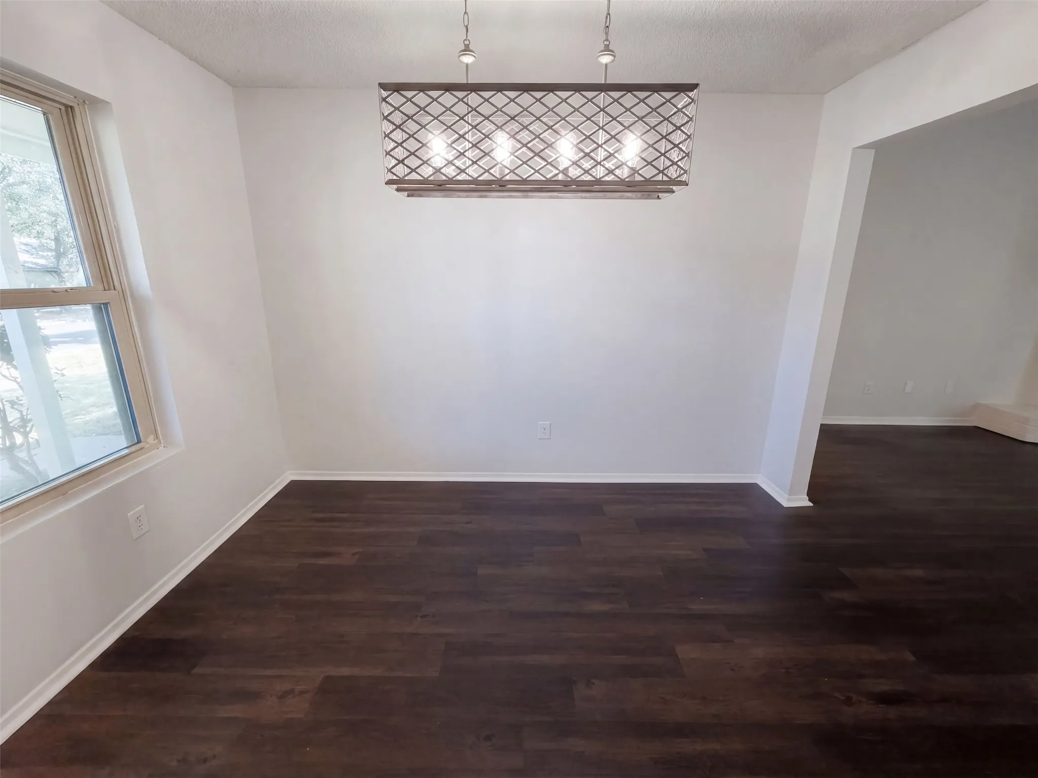Single Family Residence For Sale in Mc Lennan County , 309 Applewood Lane, Hewitt, Texas 76643, 3 Bedroom, 2 Bathroom, 2 Garage spaces, 1,556 Sqft, built in 1985, mls#21365613, Real Estate Agent in Hewitt, Homes For Sale in Mc Lennan county, Homes For Sale in Hewitt, Realtor in Hewitt Texas, Real Estate Brokerage Independent Realty Texas, Luminita Cordes Realtor