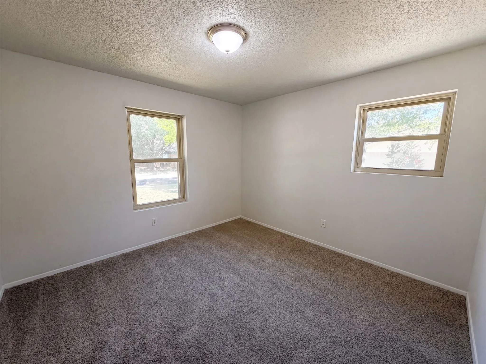 Single Family Residence For Sale in Mc Lennan County , 309 Applewood Lane, Hewitt, Texas 76643, 3 Bedroom, 2 Bathroom, 2 Garage spaces, 1,556 Sqft, built in 1985, mls#21365613, Real Estate Agent in Hewitt, Homes For Sale in Mc Lennan county, Homes For Sale in Hewitt, Realtor in Hewitt Texas, Real Estate Brokerage Independent Realty Texas, Luminita Cordes Realtor