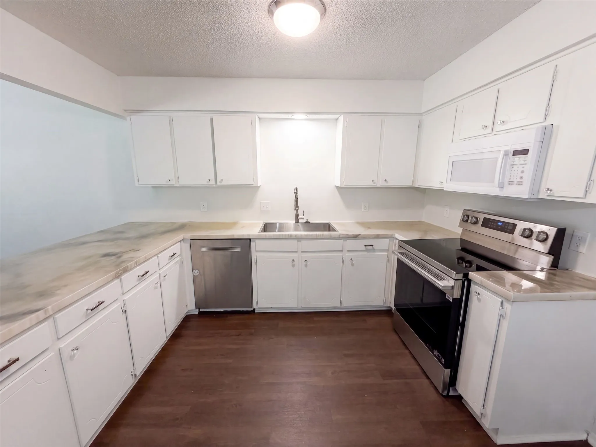 Single Family Residence For Sale in Mc Lennan County , 309 Applewood Lane, Hewitt, Texas 76643, 3 Bedroom, 2 Bathroom, 2 Garage spaces, 1,556 Sqft, built in 1985, mls#21365613, Real Estate Agent in Hewitt, Homes For Sale in Mc Lennan county, Homes For Sale in Hewitt, Realtor in Hewitt Texas, Real Estate Brokerage Independent Realty Texas, Luminita Cordes Realtor