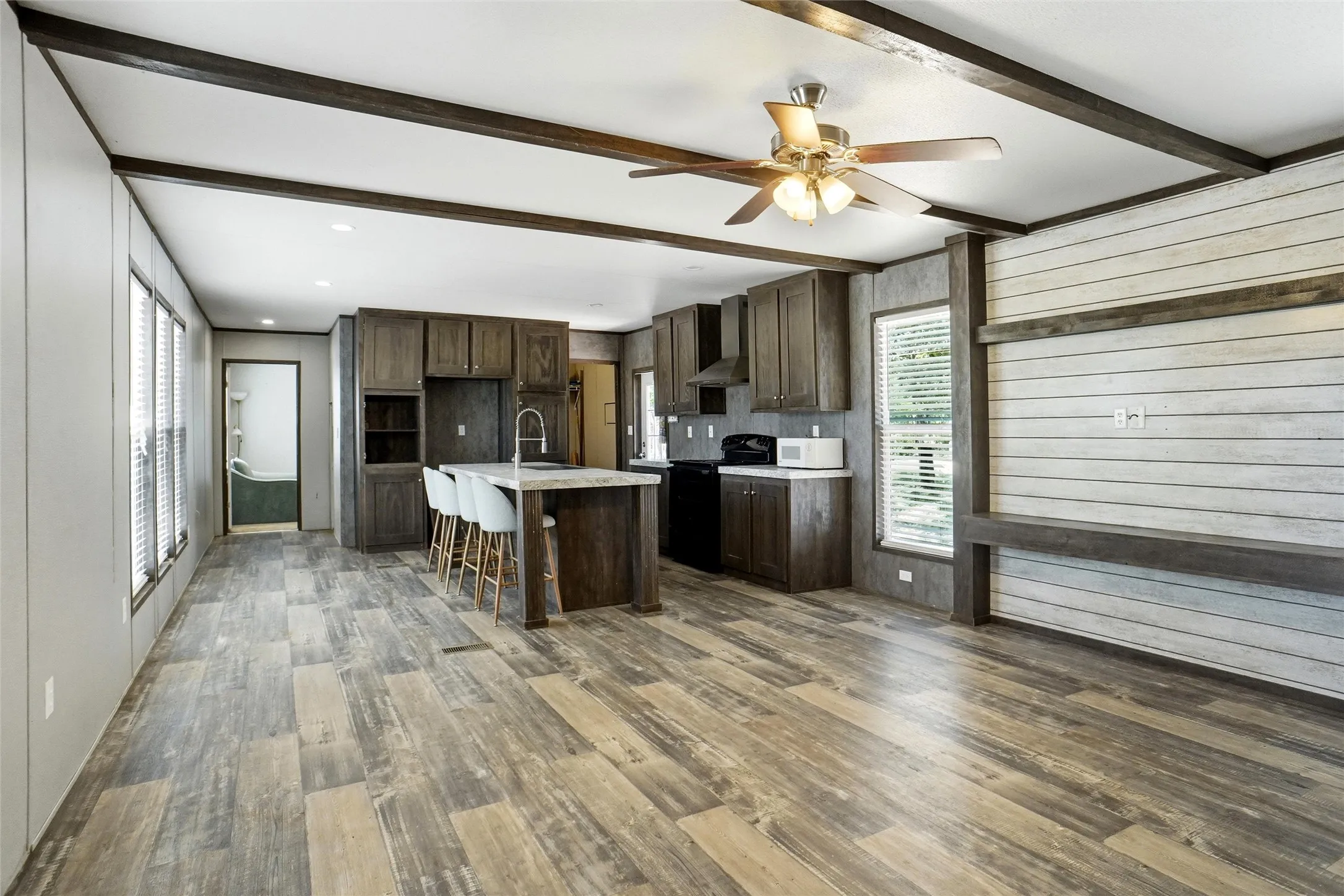 Mobile Home For Sale in Grayson County , 1279 Ham Bates Road, Whitesboro, Texas 76273, 3 Bedroom, 2 Bathroom, Garage spaces, 1,216 Sqft, built in 2021, mls#21365614, Real Estate Agent in Whitesboro, Homes For Sale in Grayson county, Homes For Sale in Whitesboro, Realtor in Whitesboro Texas, Real Estate Brokerage Independent Realty Texas, Luminita Cordes Realtor
