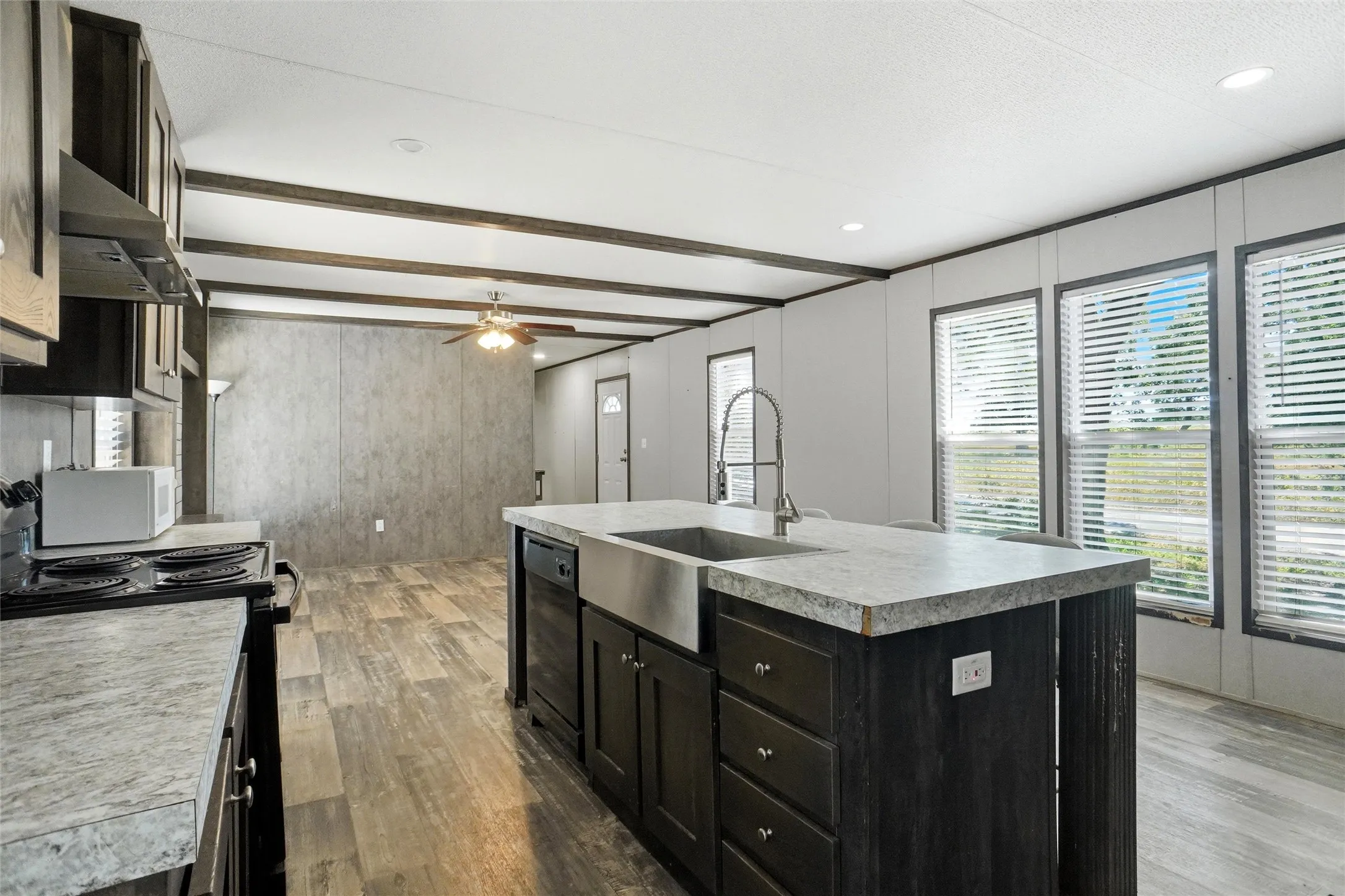 Mobile Home For Sale in Grayson County , 1279 Ham Bates Road, Whitesboro, Texas 76273, 3 Bedroom, 2 Bathroom, Garage spaces, 1,216 Sqft, built in 2021, mls#21365614, Real Estate Agent in Whitesboro, Homes For Sale in Grayson county, Homes For Sale in Whitesboro, Realtor in Whitesboro Texas, Real Estate Brokerage Independent Realty Texas, Luminita Cordes Realtor