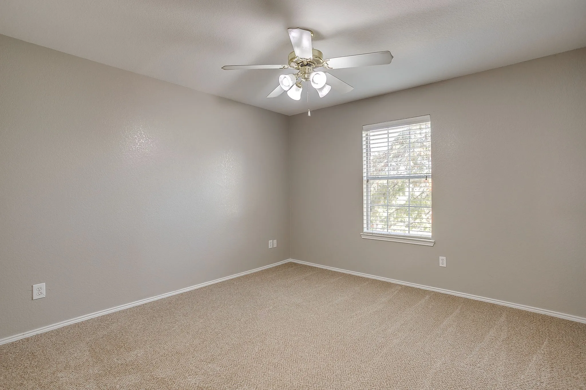 Single Family Residence For Sale in Tarrant County , 1408 Pepperidge Lane, Fort Worth, Texas 76131, 5 Bedroom, 3 Bathroom, 2 Garage spaces, 2,994 Sqft, built in 2005, mls#21365557, Real Estate Agent in Fort Worth, Homes For Sale in Tarrant county, Homes For Sale in Fort Worth, Realtor in Fort Worth Texas, Real Estate Brokerage Independent Realty Texas, Luminita Cordes Realtor