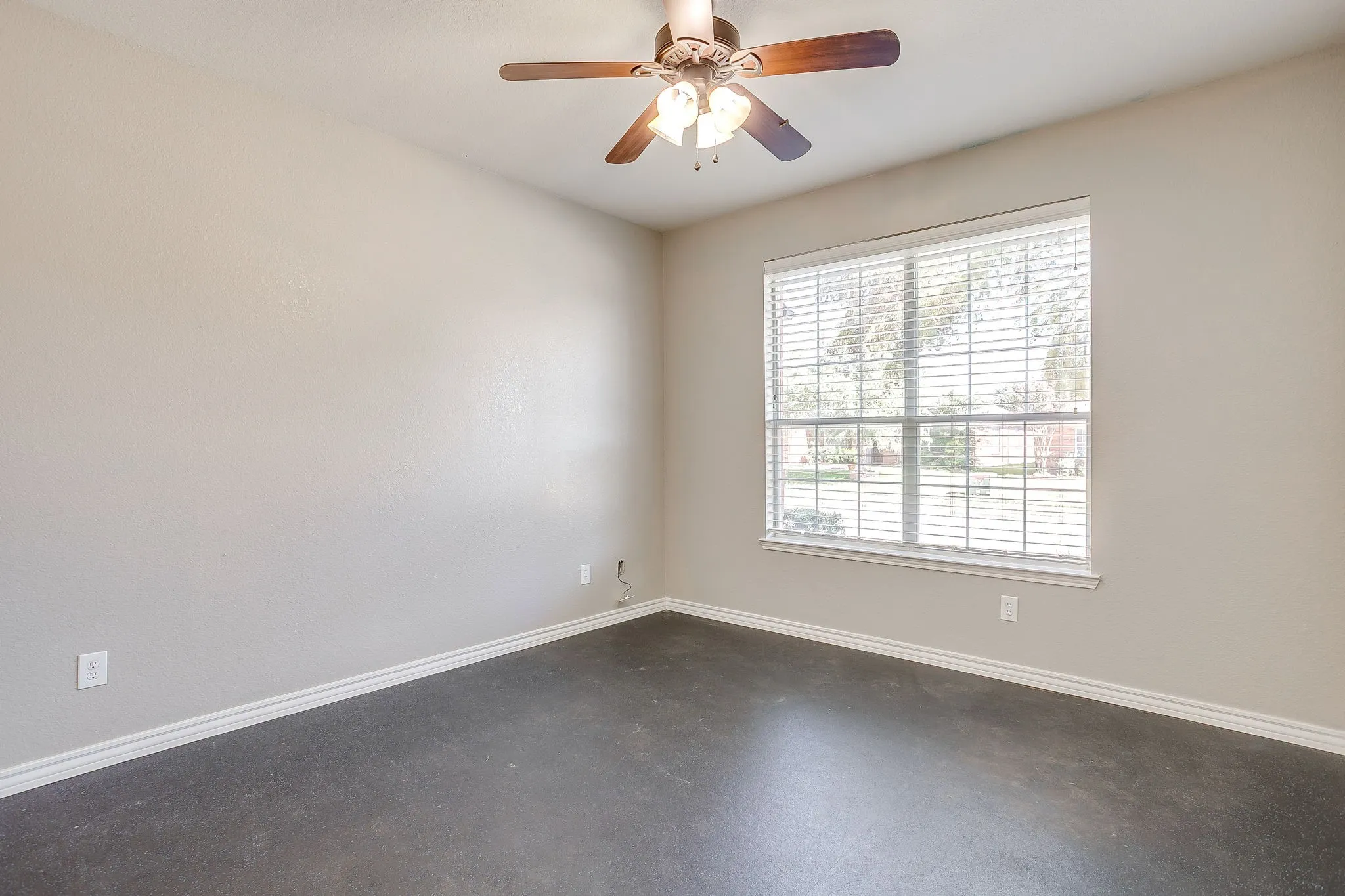 Single Family Residence For Sale in Tarrant County , 1408 Pepperidge Lane, Fort Worth, Texas 76131, 5 Bedroom, 3 Bathroom, 2 Garage spaces, 2,994 Sqft, built in 2005, mls#21365557, Real Estate Agent in Fort Worth, Homes For Sale in Tarrant county, Homes For Sale in Fort Worth, Realtor in Fort Worth Texas, Real Estate Brokerage Independent Realty Texas, Luminita Cordes Realtor