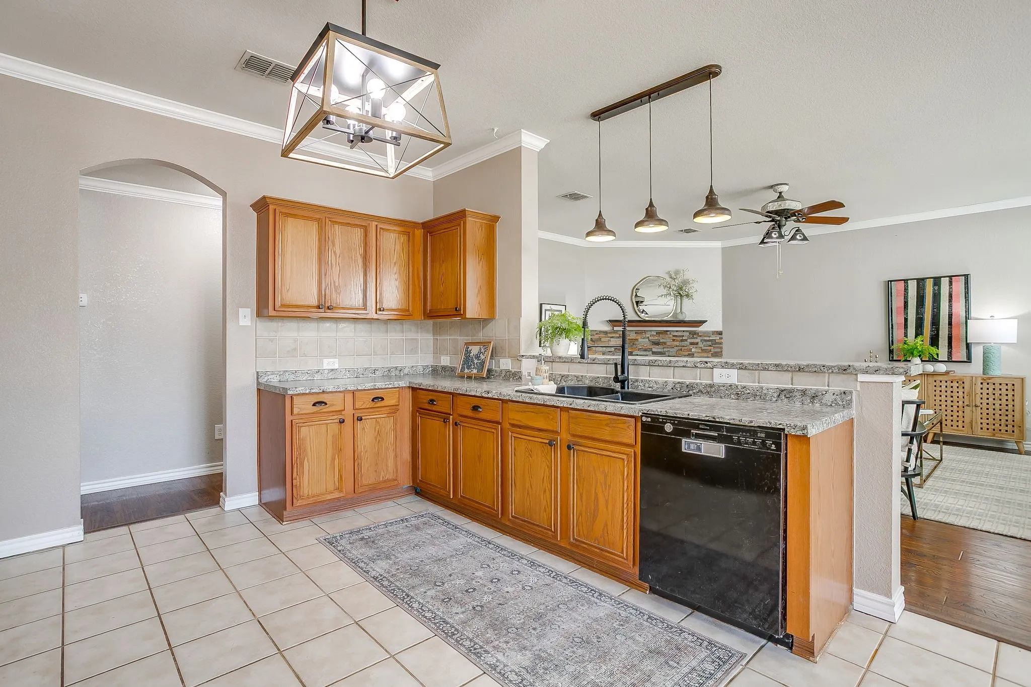 Single Family Residence For Sale in Tarrant County , 1408 Pepperidge Lane, Fort Worth, Texas 76131, 5 Bedroom, 3 Bathroom, 2 Garage spaces, 2,994 Sqft, built in 2005, mls#21365557, Real Estate Agent in Fort Worth, Homes For Sale in Tarrant county, Homes For Sale in Fort Worth, Realtor in Fort Worth Texas, Real Estate Brokerage Independent Realty Texas, Luminita Cordes Realtor