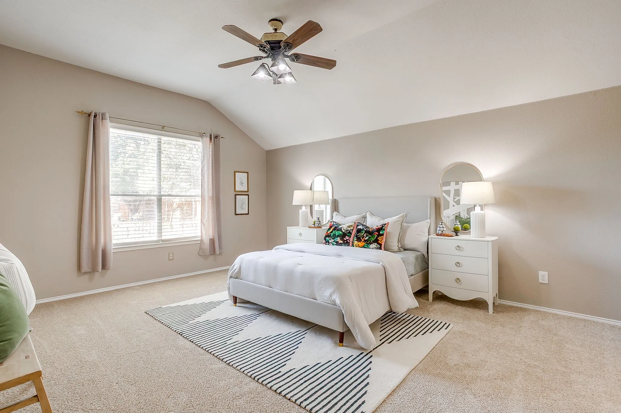 Single Family Residence For Sale in Tarrant County , 1408 Pepperidge Lane, Fort Worth, Texas 76131, 5 Bedroom, 3 Bathroom, 2 Garage spaces, 2,994 Sqft, built in 2005, mls#21365557, Real Estate Agent in Fort Worth, Homes For Sale in Tarrant county, Homes For Sale in Fort Worth, Realtor in Fort Worth Texas, Real Estate Brokerage Independent Realty Texas, Luminita Cordes Realtor
