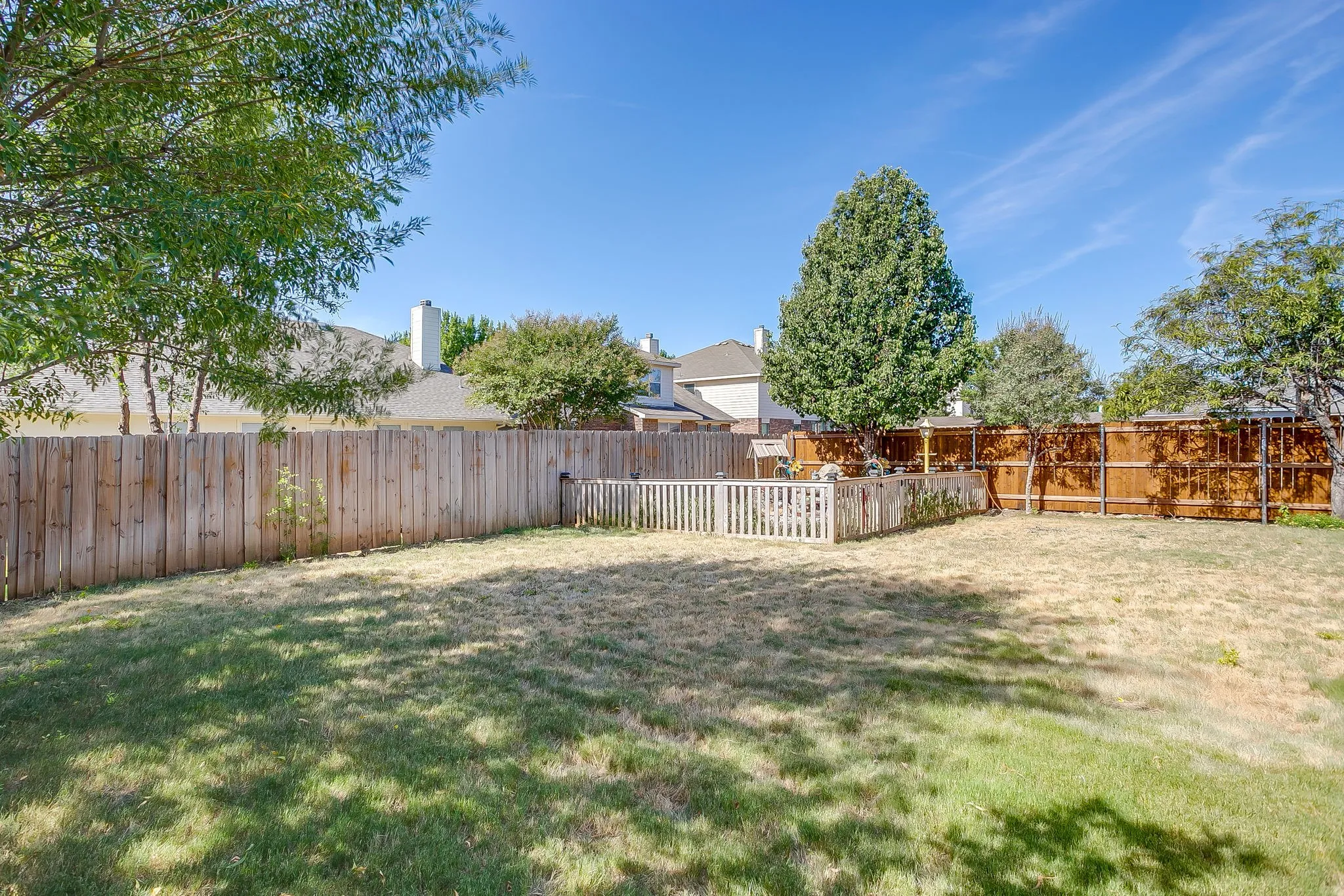 Single Family Residence For Sale in Tarrant County , 1408 Pepperidge Lane, Fort Worth, Texas 76131, 5 Bedroom, 3 Bathroom, 2 Garage spaces, 2,994 Sqft, built in 2005, mls#21365557, Real Estate Agent in Fort Worth, Homes For Sale in Tarrant county, Homes For Sale in Fort Worth, Realtor in Fort Worth Texas, Real Estate Brokerage Independent Realty Texas, Luminita Cordes Realtor