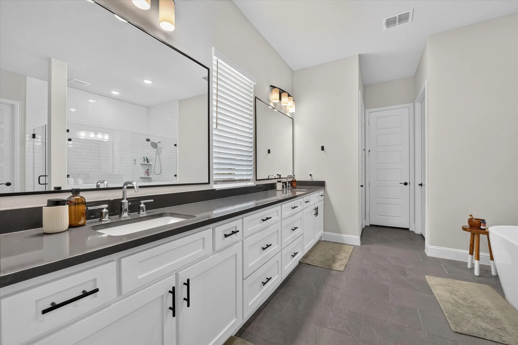 Single Family Residence For Sale in Parker County , 14441 Walsh Avenue, Aledo, Texas 76008, 4 Bedroom, 4 Bathroom, 3 Garage spaces, 2,800 Sqft, built in 2024, mls#21365591, Real Estate Agent in Aledo, Homes For Sale in Parker county, Homes For Sale in Aledo, Realtor in Aledo Texas, Real Estate Brokerage Independent Realty Texas, Luminita Cordes Realtor