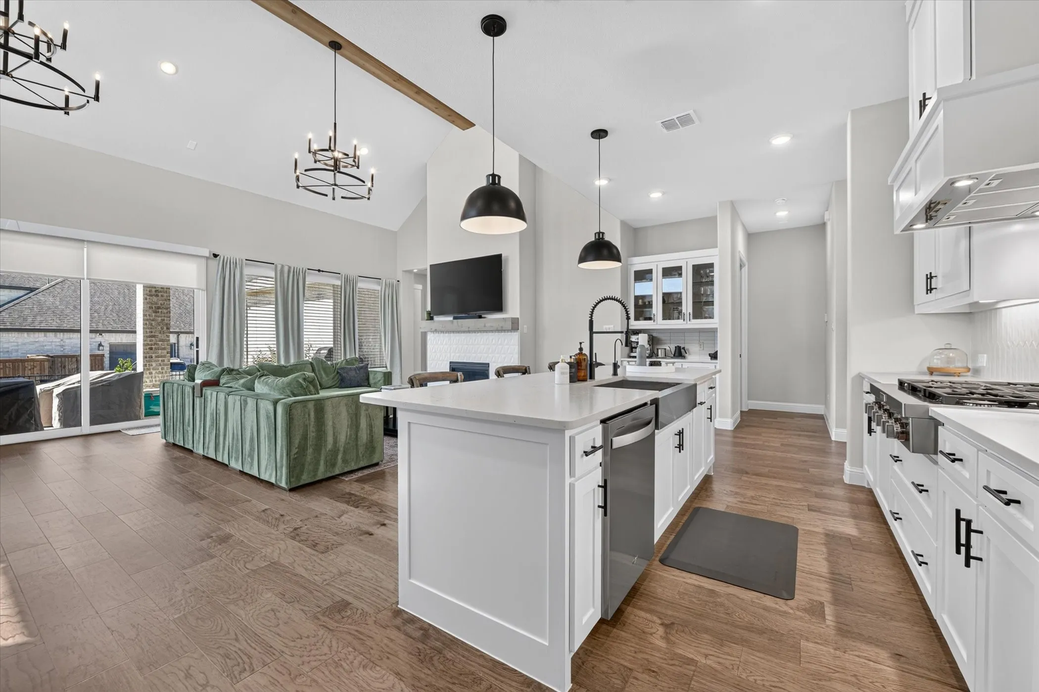 Single Family Residence For Sale in Parker County , 14441 Walsh Avenue, Aledo, Texas 76008, 4 Bedroom, 4 Bathroom, 3 Garage spaces, 2,800 Sqft, built in 2024, mls#21365591, Real Estate Agent in Aledo, Homes For Sale in Parker county, Homes For Sale in Aledo, Realtor in Aledo Texas, Real Estate Brokerage Independent Realty Texas, Luminita Cordes Realtor