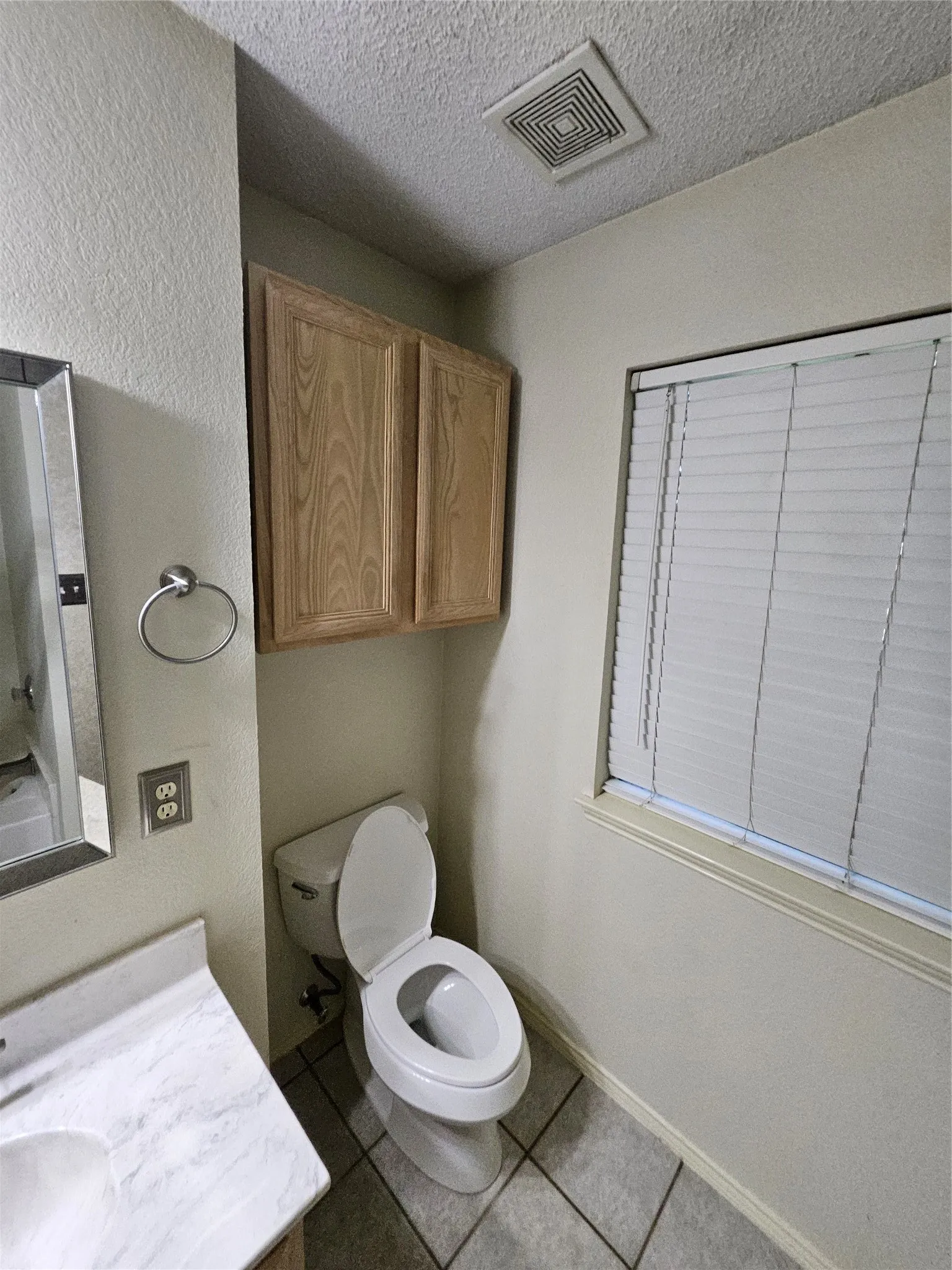 Single Family Residence For Rent in Tarrant County , 1608 Merritt Drive, Mansfield, Texas 76063, 3 Bedroom, 2 Bathroom, 3 Garage spaces, 1,559 Sqft, built in 2000, mls#21365620, Real Estate Agent in Mansfield, Homes For Rent in Tarrant county, Homes For Rent in Mansfield, Realtor in Mansfield Texas, Real Estate Brokerage Independent Realty Texas, Luminita Cordes Realtor