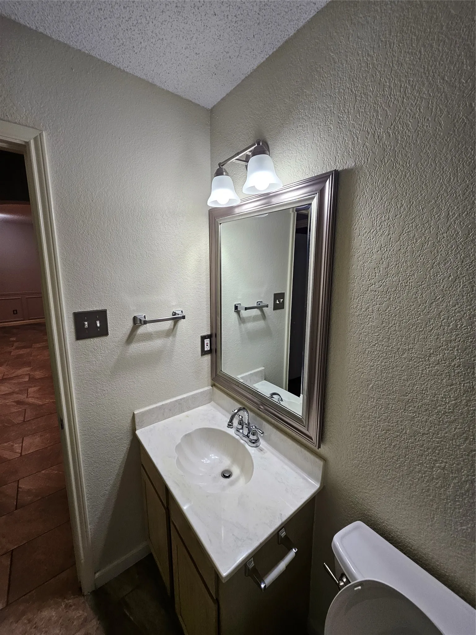 Single Family Residence For Rent in Tarrant County , 1608 Merritt Drive, Mansfield, Texas 76063, 3 Bedroom, 2 Bathroom, 3 Garage spaces, 1,559 Sqft, built in 2000, mls#21365620, Real Estate Agent in Mansfield, Homes For Rent in Tarrant county, Homes For Rent in Mansfield, Realtor in Mansfield Texas, Real Estate Brokerage Independent Realty Texas, Luminita Cordes Realtor