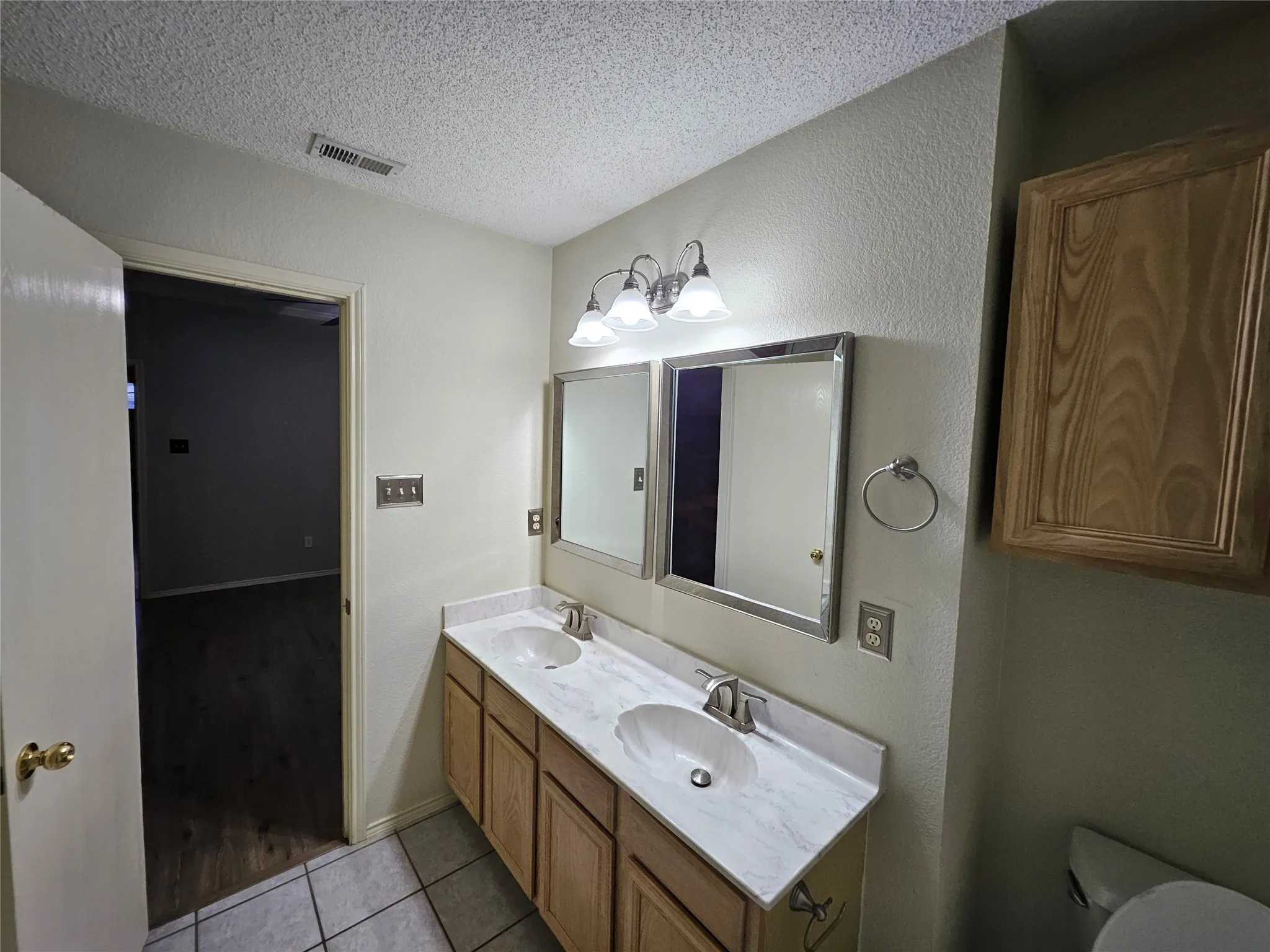 Single Family Residence For Rent in Tarrant County , 1608 Merritt Drive, Mansfield, Texas 76063, 3 Bedroom, 2 Bathroom, 3 Garage spaces, 1,559 Sqft, built in 2000, mls#21365620, Real Estate Agent in Mansfield, Homes For Rent in Tarrant county, Homes For Rent in Mansfield, Realtor in Mansfield Texas, Real Estate Brokerage Independent Realty Texas, Luminita Cordes Realtor