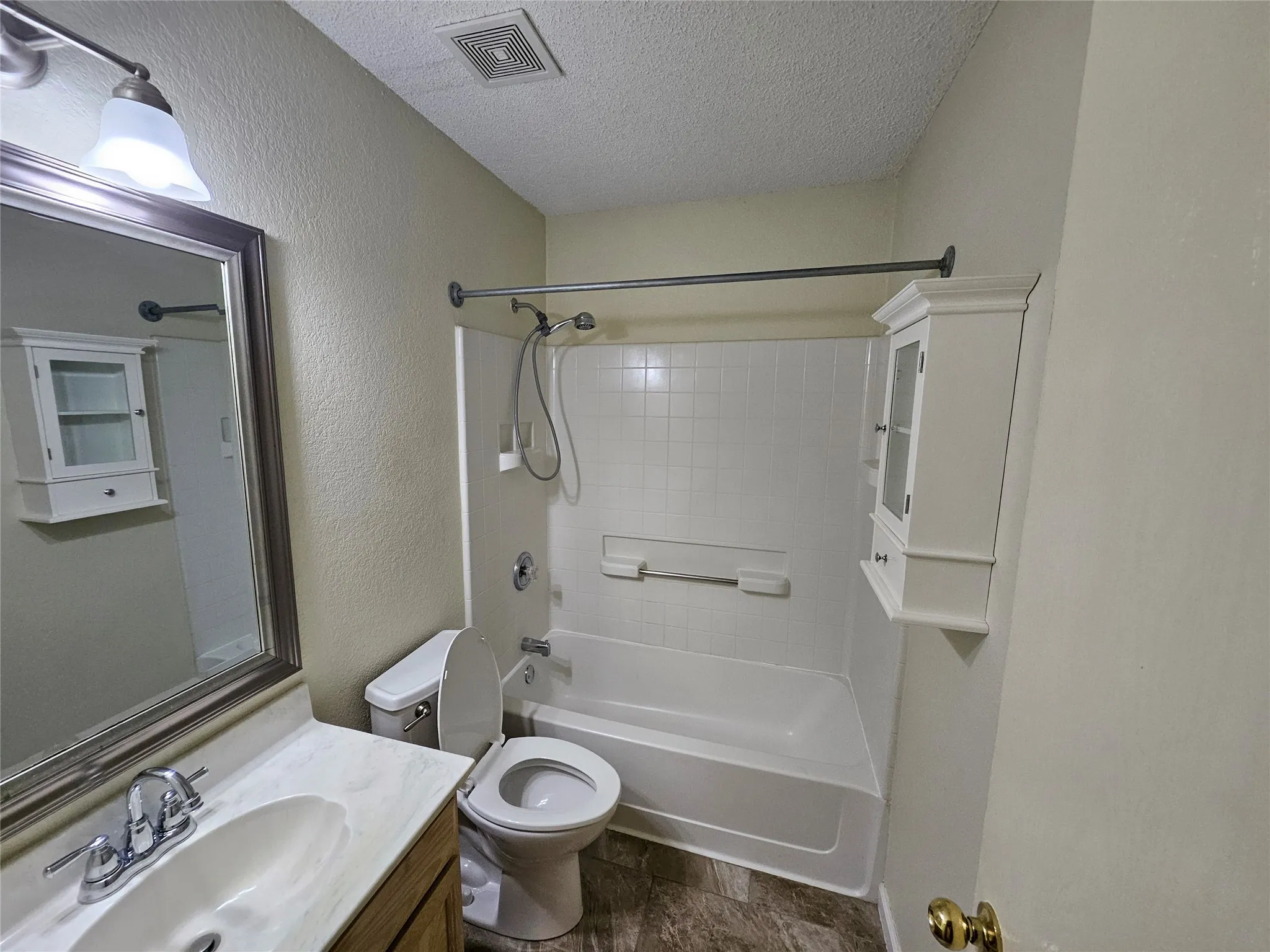 Single Family Residence For Rent in Tarrant County , 1608 Merritt Drive, Mansfield, Texas 76063, 3 Bedroom, 2 Bathroom, 3 Garage spaces, 1,559 Sqft, built in 2000, mls#21365620, Real Estate Agent in Mansfield, Homes For Rent in Tarrant county, Homes For Rent in Mansfield, Realtor in Mansfield Texas, Real Estate Brokerage Independent Realty Texas, Luminita Cordes Realtor