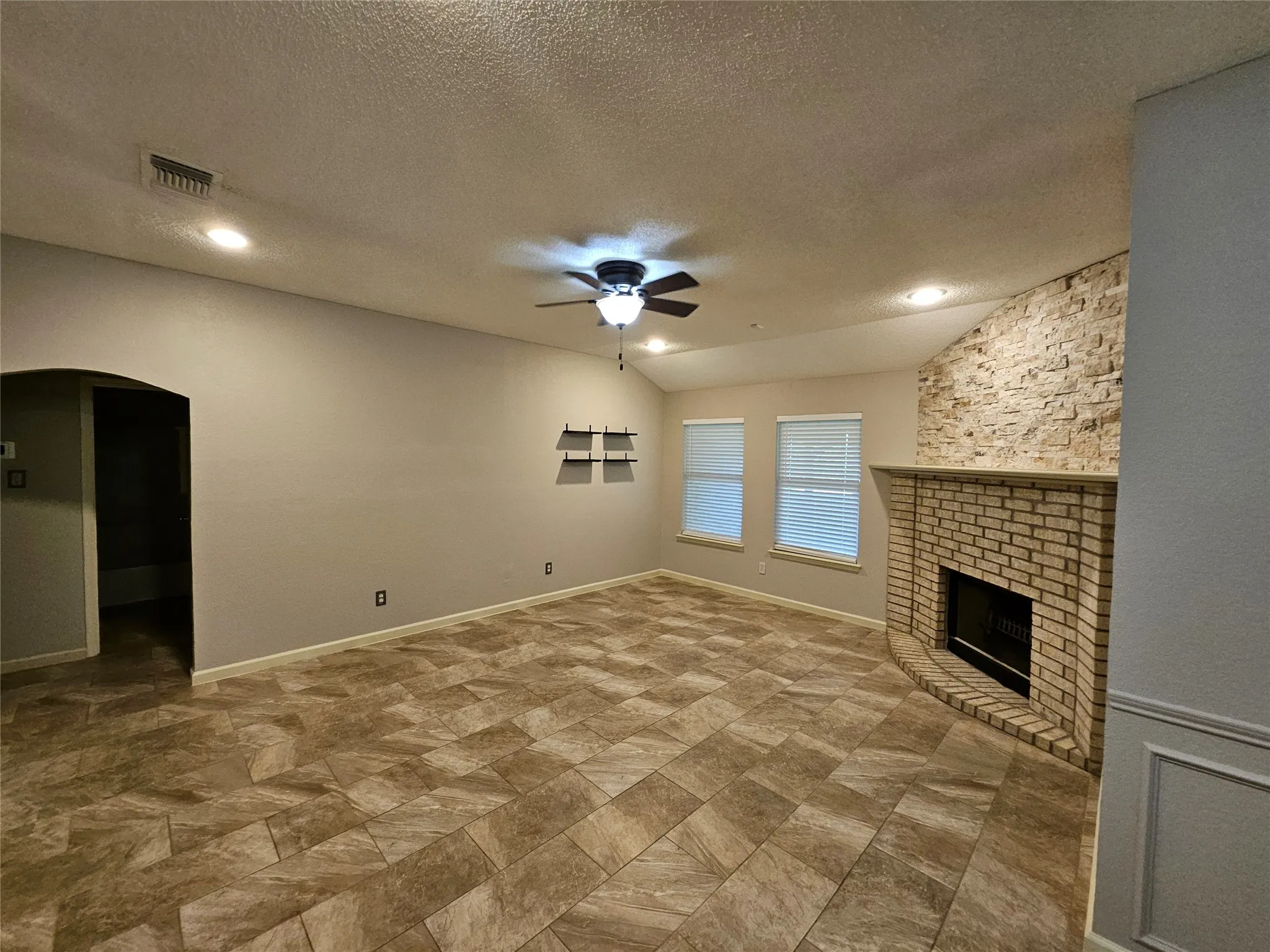 Single Family Residence For Rent in Tarrant County , 1608 Merritt Drive, Mansfield, Texas 76063, 3 Bedroom, 2 Bathroom, 3 Garage spaces, 1,559 Sqft, built in 2000, mls#21365620, Real Estate Agent in Mansfield, Homes For Rent in Tarrant county, Homes For Rent in Mansfield, Realtor in Mansfield Texas, Real Estate Brokerage Independent Realty Texas, Luminita Cordes Realtor