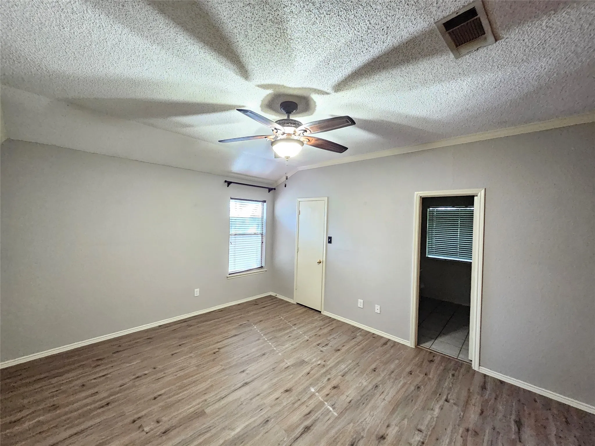 Single Family Residence For Rent in Tarrant County , 1608 Merritt Drive, Mansfield, Texas 76063, 3 Bedroom, 2 Bathroom, 3 Garage spaces, 1,559 Sqft, built in 2000, mls#21365620, Real Estate Agent in Mansfield, Homes For Rent in Tarrant county, Homes For Rent in Mansfield, Realtor in Mansfield Texas, Real Estate Brokerage Independent Realty Texas, Luminita Cordes Realtor
