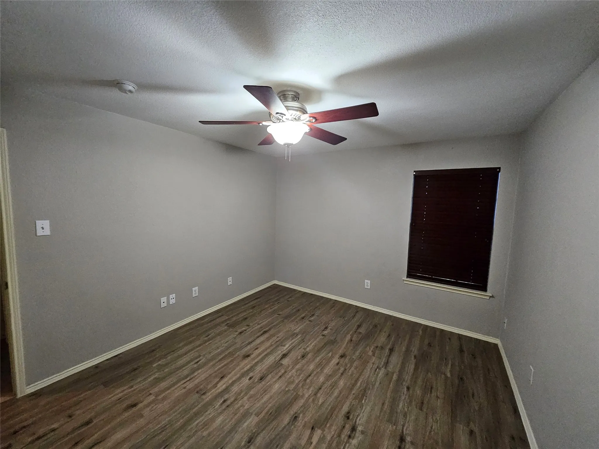 Single Family Residence For Rent in Tarrant County , 1608 Merritt Drive, Mansfield, Texas 76063, 3 Bedroom, 2 Bathroom, 3 Garage spaces, 1,559 Sqft, built in 2000, mls#21365620, Real Estate Agent in Mansfield, Homes For Rent in Tarrant county, Homes For Rent in Mansfield, Realtor in Mansfield Texas, Real Estate Brokerage Independent Realty Texas, Luminita Cordes Realtor