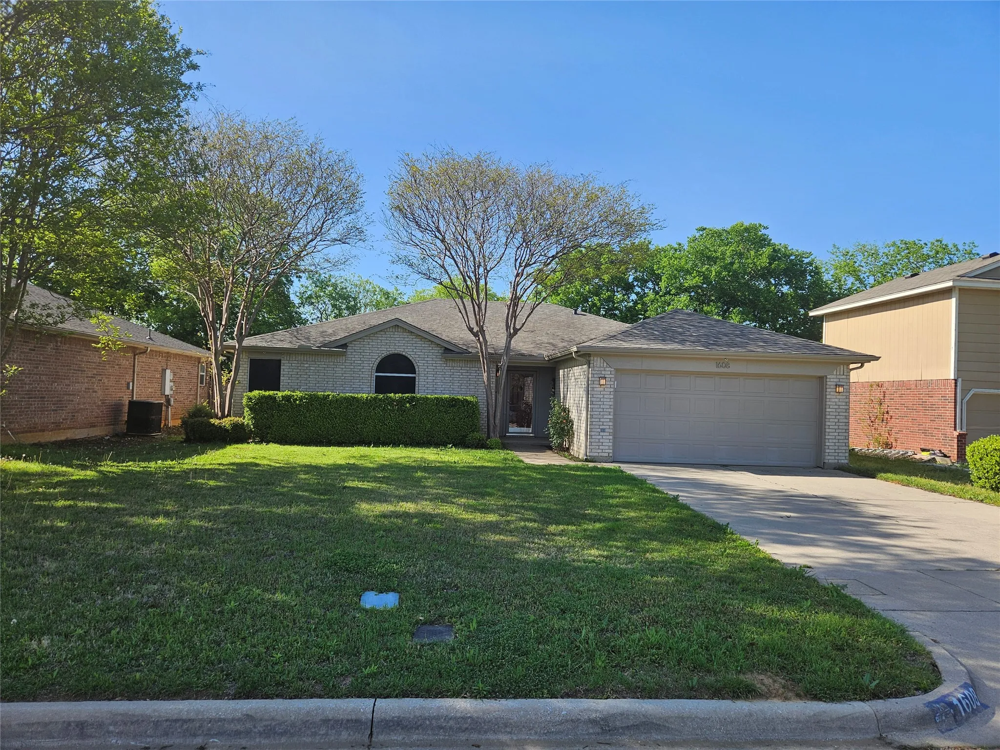 Single Family Residence For Rent in Tarrant County , 1608 Merritt Drive, Mansfield, Texas 76063, 3 Bedroom, 2 Bathroom, 3 Garage spaces, 1,559 Sqft, built in 2000, mls#21365620, Real Estate Agent in Mansfield, Homes For Rent in Tarrant county, Homes For Rent in Mansfield, Realtor in Mansfield Texas, Real Estate Brokerage Independent Realty Texas, Luminita Cordes Realtor