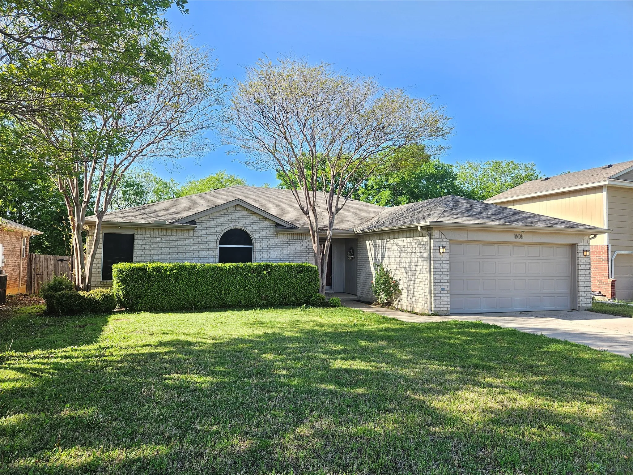 Single Family Residence For Rent in Tarrant County , 1608 Merritt Drive, Mansfield, Texas 76063, 3 Bedroom, 2 Bathroom, 3 Garage spaces, 1,559 Sqft, built in 2000, mls#21365620, Real Estate Agent in Mansfield, Homes For Rent in Tarrant county, Homes For Rent in Mansfield, Realtor in Mansfield Texas, Real Estate Brokerage Independent Realty Texas, Luminita Cordes Realtor
