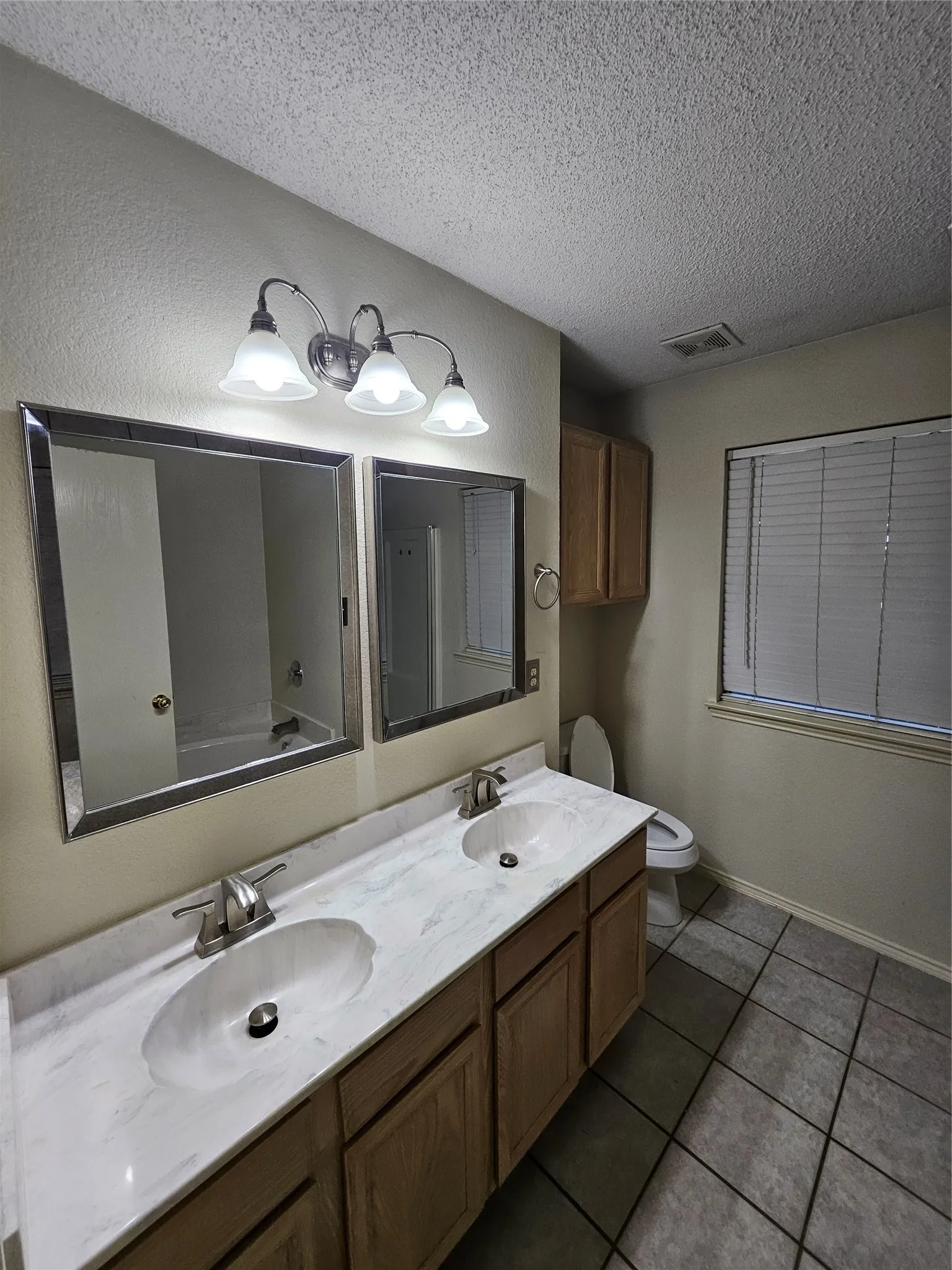 Single Family Residence For Rent in Tarrant County , 1608 Merritt Drive, Mansfield, Texas 76063, 3 Bedroom, 2 Bathroom, 3 Garage spaces, 1,559 Sqft, built in 2000, mls#21365620, Real Estate Agent in Mansfield, Homes For Rent in Tarrant county, Homes For Rent in Mansfield, Realtor in Mansfield Texas, Real Estate Brokerage Independent Realty Texas, Luminita Cordes Realtor