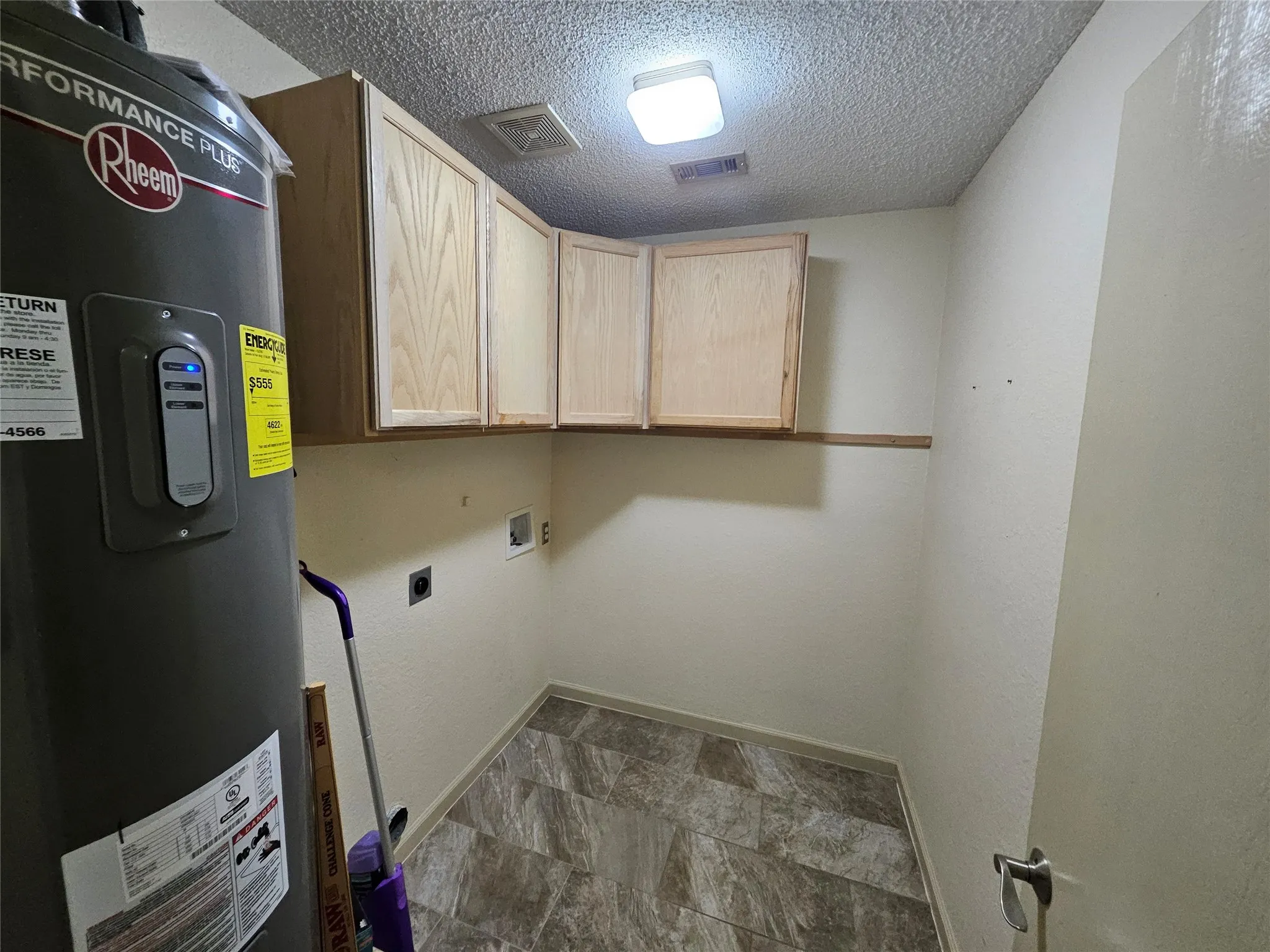 Single Family Residence For Rent in Tarrant County , 1608 Merritt Drive, Mansfield, Texas 76063, 3 Bedroom, 2 Bathroom, 3 Garage spaces, 1,559 Sqft, built in 2000, mls#21365620, Real Estate Agent in Mansfield, Homes For Rent in Tarrant county, Homes For Rent in Mansfield, Realtor in Mansfield Texas, Real Estate Brokerage Independent Realty Texas, Luminita Cordes Realtor