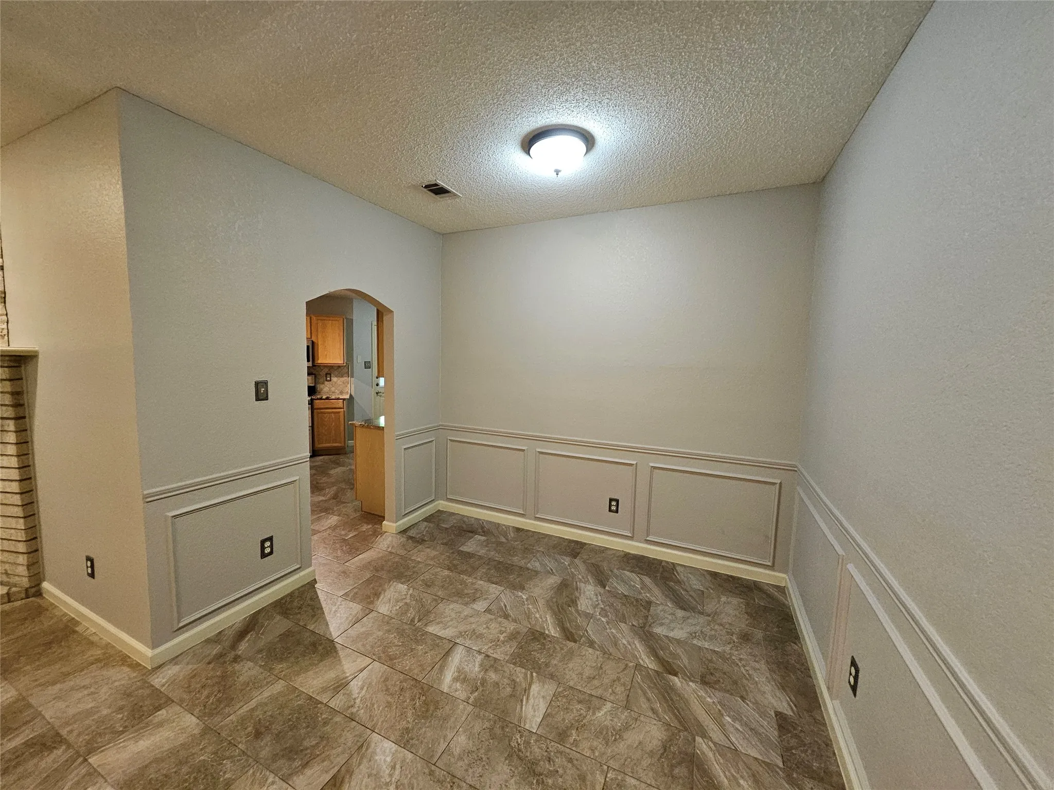 Single Family Residence For Rent in Tarrant County , 1608 Merritt Drive, Mansfield, Texas 76063, 3 Bedroom, 2 Bathroom, 3 Garage spaces, 1,559 Sqft, built in 2000, mls#21365620, Real Estate Agent in Mansfield, Homes For Rent in Tarrant county, Homes For Rent in Mansfield, Realtor in Mansfield Texas, Real Estate Brokerage Independent Realty Texas, Luminita Cordes Realtor