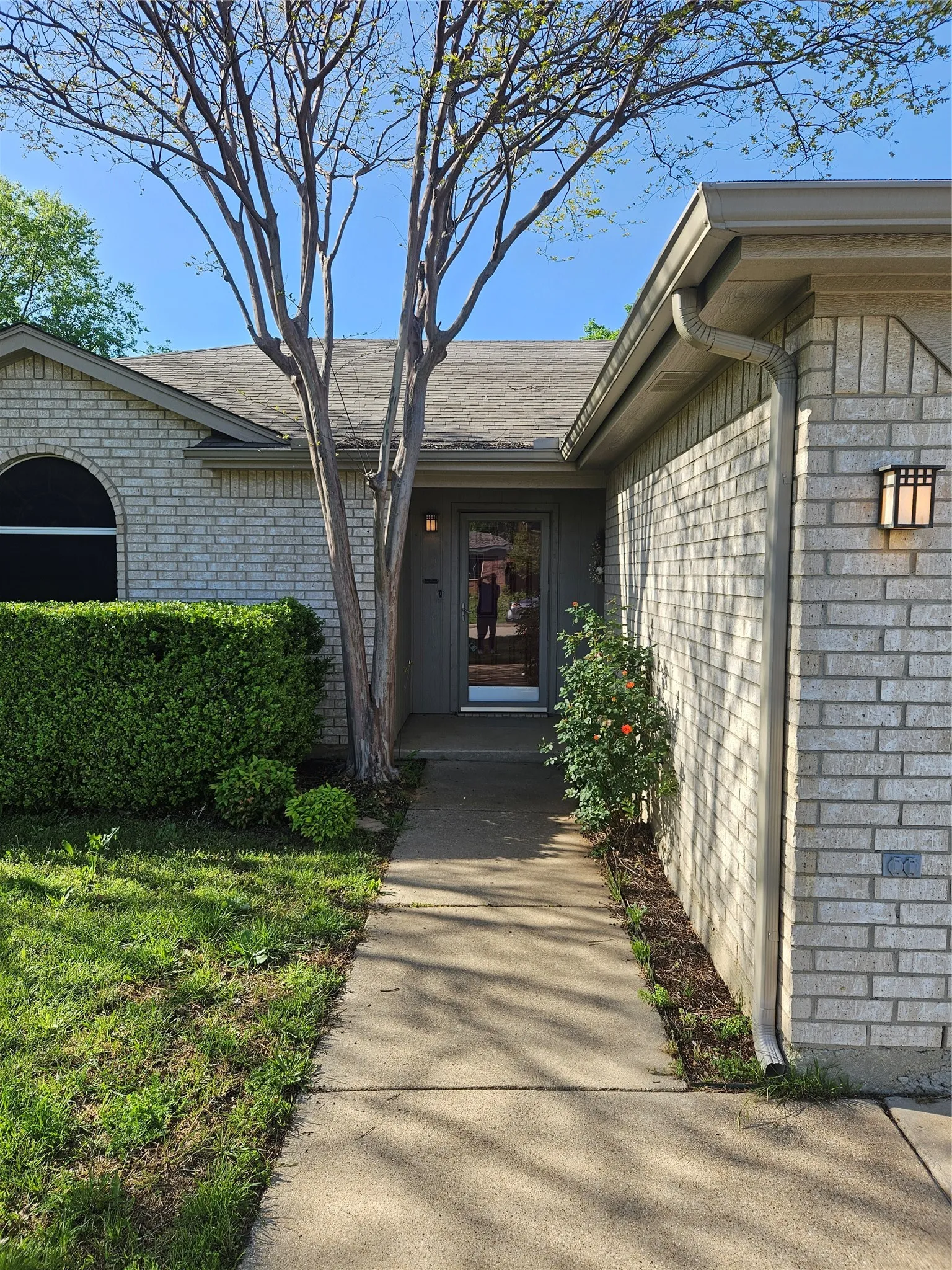 Single Family Residence For Rent in Tarrant County , 1608 Merritt Drive, Mansfield, Texas 76063, 3 Bedroom, 2 Bathroom, 3 Garage spaces, 1,559 Sqft, built in 2000, mls#21365620, Real Estate Agent in Mansfield, Homes For Rent in Tarrant county, Homes For Rent in Mansfield, Realtor in Mansfield Texas, Real Estate Brokerage Independent Realty Texas, Luminita Cordes Realtor