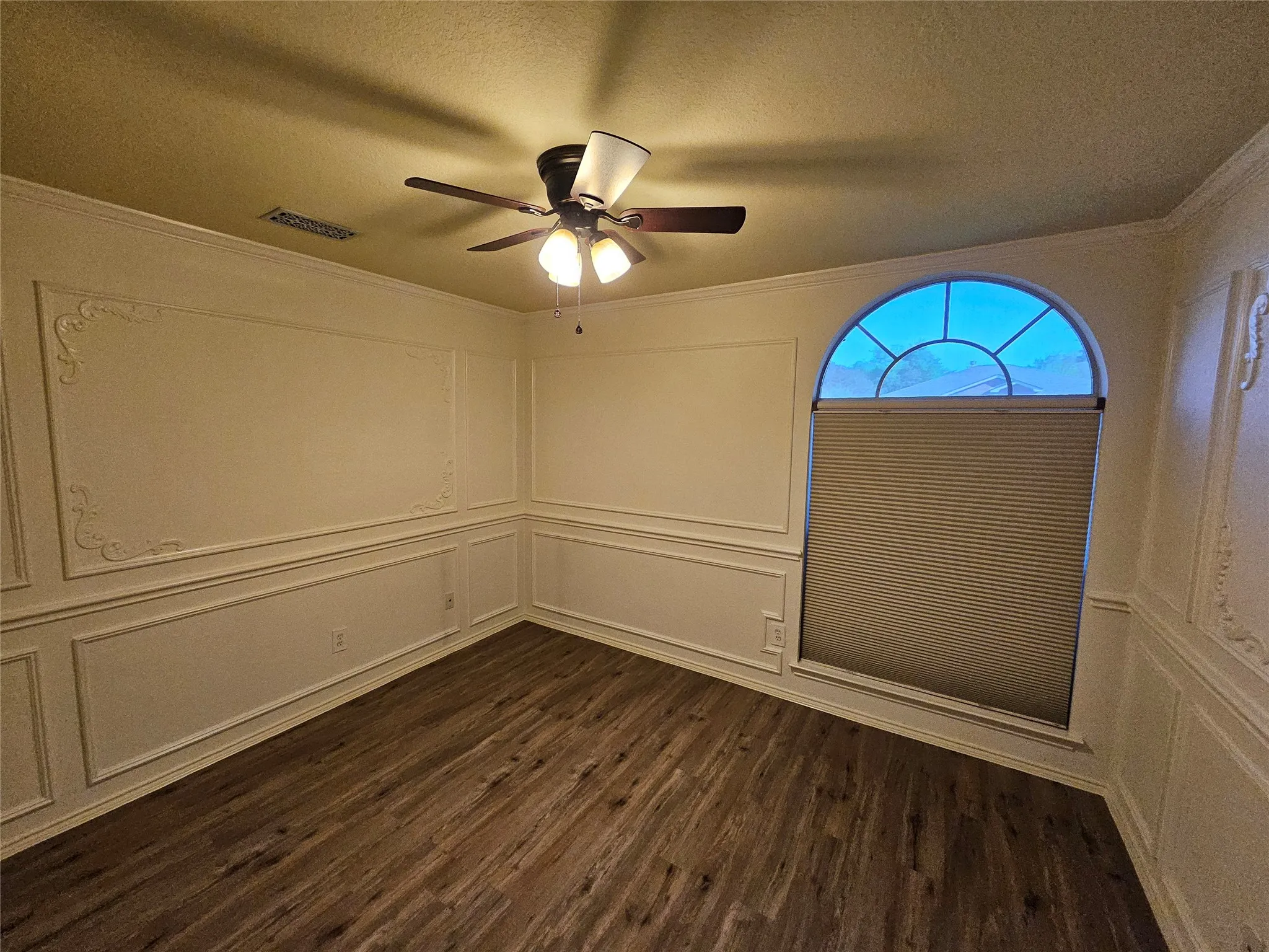 Single Family Residence For Rent in Tarrant County , 1608 Merritt Drive, Mansfield, Texas 76063, 3 Bedroom, 2 Bathroom, 3 Garage spaces, 1,559 Sqft, built in 2000, mls#21365620, Real Estate Agent in Mansfield, Homes For Rent in Tarrant county, Homes For Rent in Mansfield, Realtor in Mansfield Texas, Real Estate Brokerage Independent Realty Texas, Luminita Cordes Realtor
