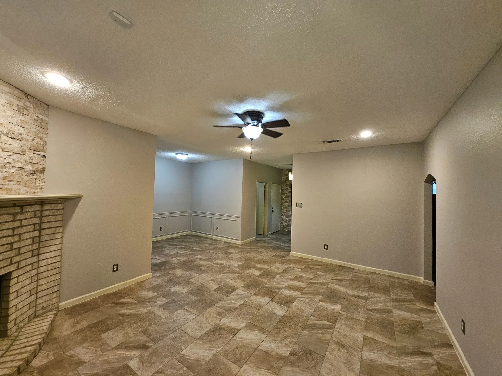 Single Family Residence For Rent in Tarrant County , 1608 Merritt Drive, Mansfield, Texas 76063, 3 Bedroom, 2 Bathroom, 3 Garage spaces, 1,559 Sqft, built in 2000, mls#21365620, Real Estate Agent in Mansfield, Homes For Rent in Tarrant county, Homes For Rent in Mansfield, Realtor in Mansfield Texas, Real Estate Brokerage Independent Realty Texas, Luminita Cordes Realtor