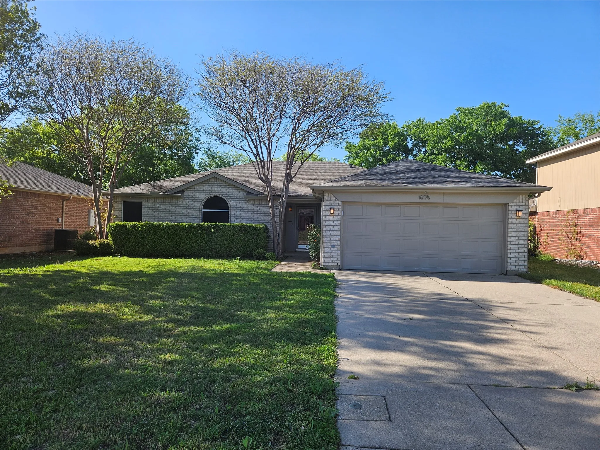 Single Family Residence For Rent in Tarrant County , 1608 Merritt Drive, Mansfield, Texas 76063, 3 Bedroom, 2 Bathroom, 3 Garage spaces, 1,559 Sqft, built in 2000, mls#21365620, Real Estate Agent in Mansfield, Homes For Rent in Tarrant county, Homes For Rent in Mansfield, Realtor in Mansfield Texas, Real Estate Brokerage Independent Realty Texas, Luminita Cordes Realtor