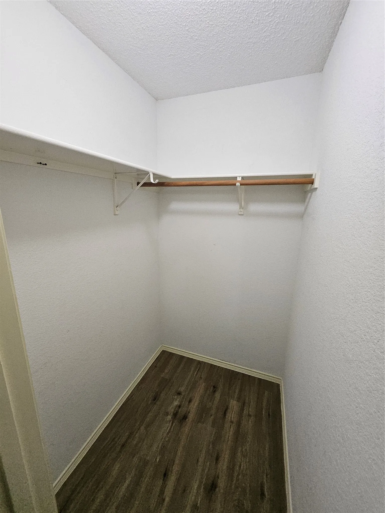 Single Family Residence For Rent in Tarrant County , 1608 Merritt Drive, Mansfield, Texas 76063, 3 Bedroom, 2 Bathroom, 3 Garage spaces, 1,559 Sqft, built in 2000, mls#21365620, Real Estate Agent in Mansfield, Homes For Rent in Tarrant county, Homes For Rent in Mansfield, Realtor in Mansfield Texas, Real Estate Brokerage Independent Realty Texas, Luminita Cordes Realtor