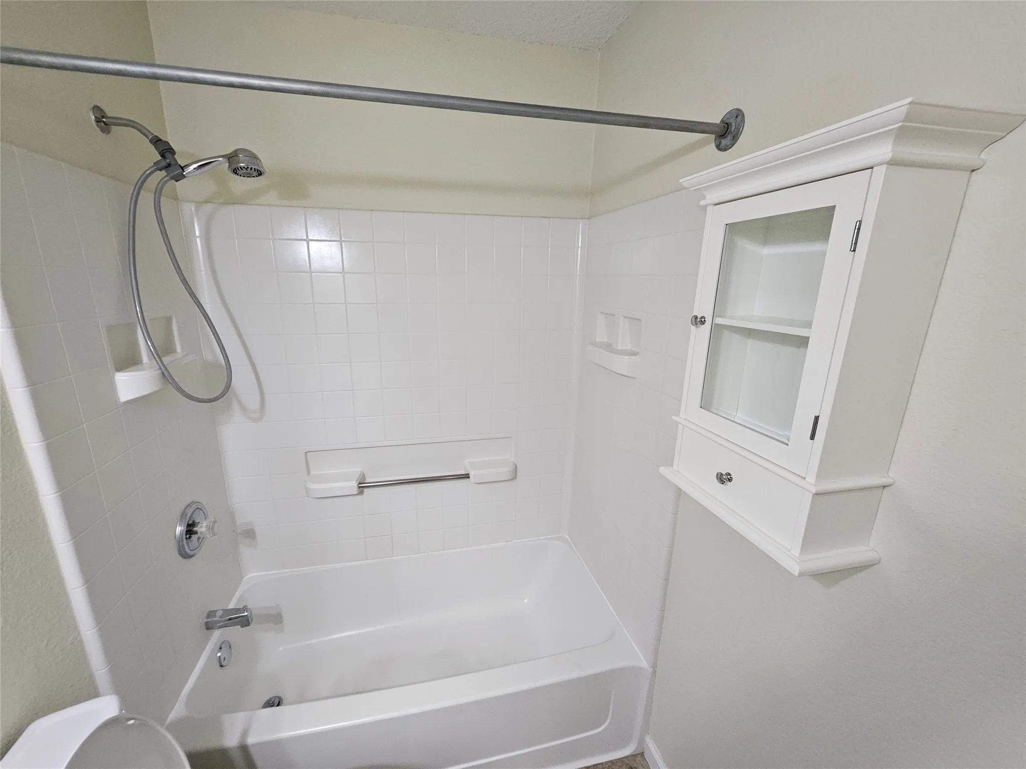 Single Family Residence For Rent in Tarrant County , 1608 Merritt Drive, Mansfield, Texas 76063, 3 Bedroom, 2 Bathroom, 3 Garage spaces, 1,559 Sqft, built in 2000, mls#21365620, Real Estate Agent in Mansfield, Homes For Rent in Tarrant county, Homes For Rent in Mansfield, Realtor in Mansfield Texas, Real Estate Brokerage Independent Realty Texas, Luminita Cordes Realtor