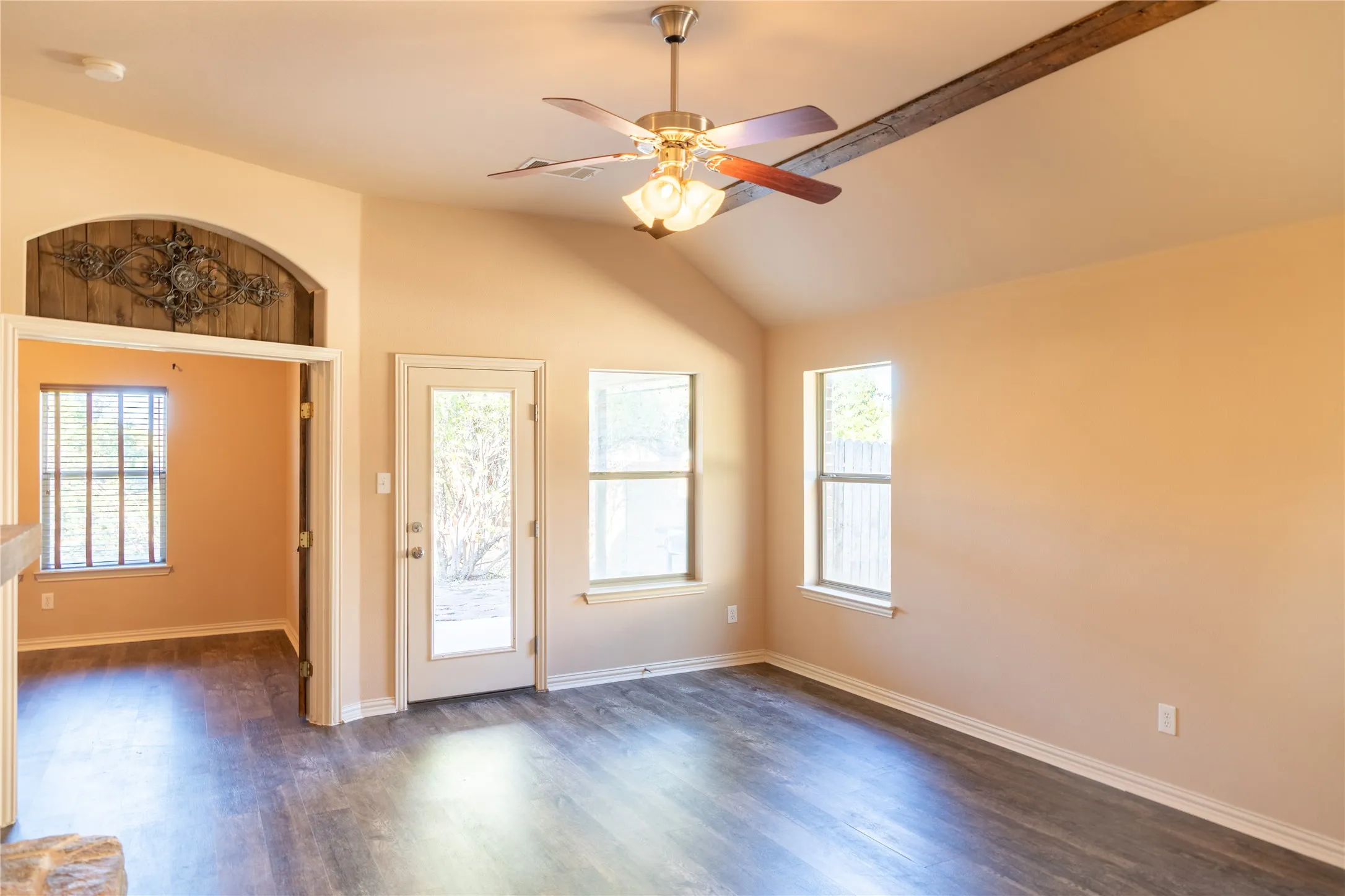 Single Family Residence For Rent in Denton County , 12233 Candle Island Drive, Frisco, Texas 75036, 3 Bedroom, 3 Bathroom, 2 Garage spaces, 2,381 Sqft, built in 2012, mls#21365626, Real Estate Agent in Frisco, Homes For Rent in Denton county, Homes For Rent in Frisco, Realtor in Frisco Texas, Real Estate Brokerage Independent Realty Texas, Luminita Cordes Realtor