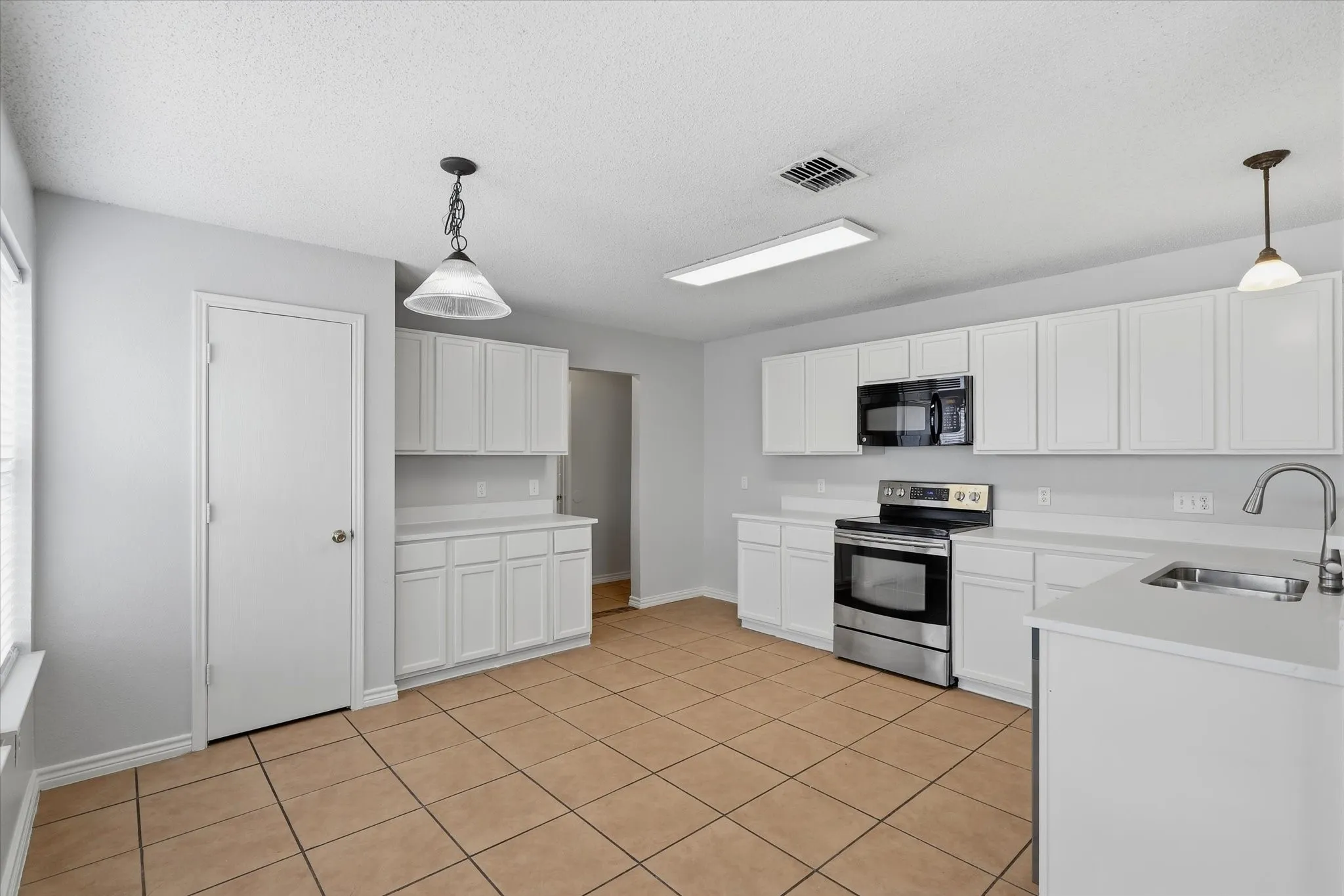 Single Family Residence For Rent in Kaufman County , 527 Tumbleweed Drive, Forney, Texas 75126, 4 Bedroom, 3 Bathroom, 2 Garage spaces, 2,102 Sqft, built in 2002, mls#21365631, Real Estate Agent in Forney, Homes For Rent in Kaufman county, Homes For Rent in Forney, Realtor in Forney Texas, Real Estate Brokerage Independent Realty Texas, Luminita Cordes Realtor