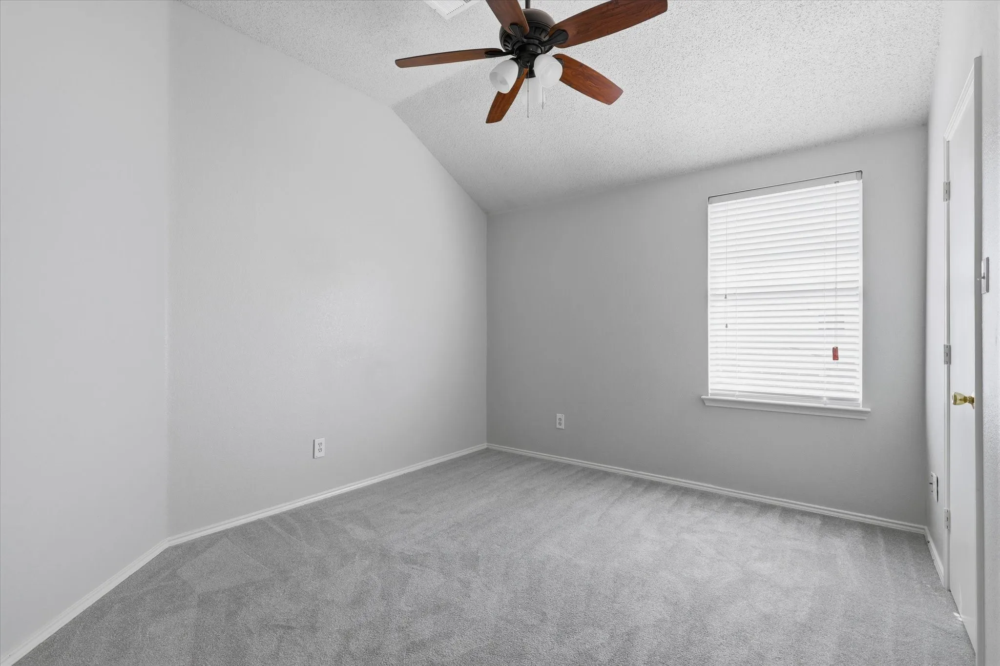 Single Family Residence For Rent in Kaufman County , 527 Tumbleweed Drive, Forney, Texas 75126, 4 Bedroom, 3 Bathroom, 2 Garage spaces, 2,102 Sqft, built in 2002, mls#21365631, Real Estate Agent in Forney, Homes For Rent in Kaufman county, Homes For Rent in Forney, Realtor in Forney Texas, Real Estate Brokerage Independent Realty Texas, Luminita Cordes Realtor