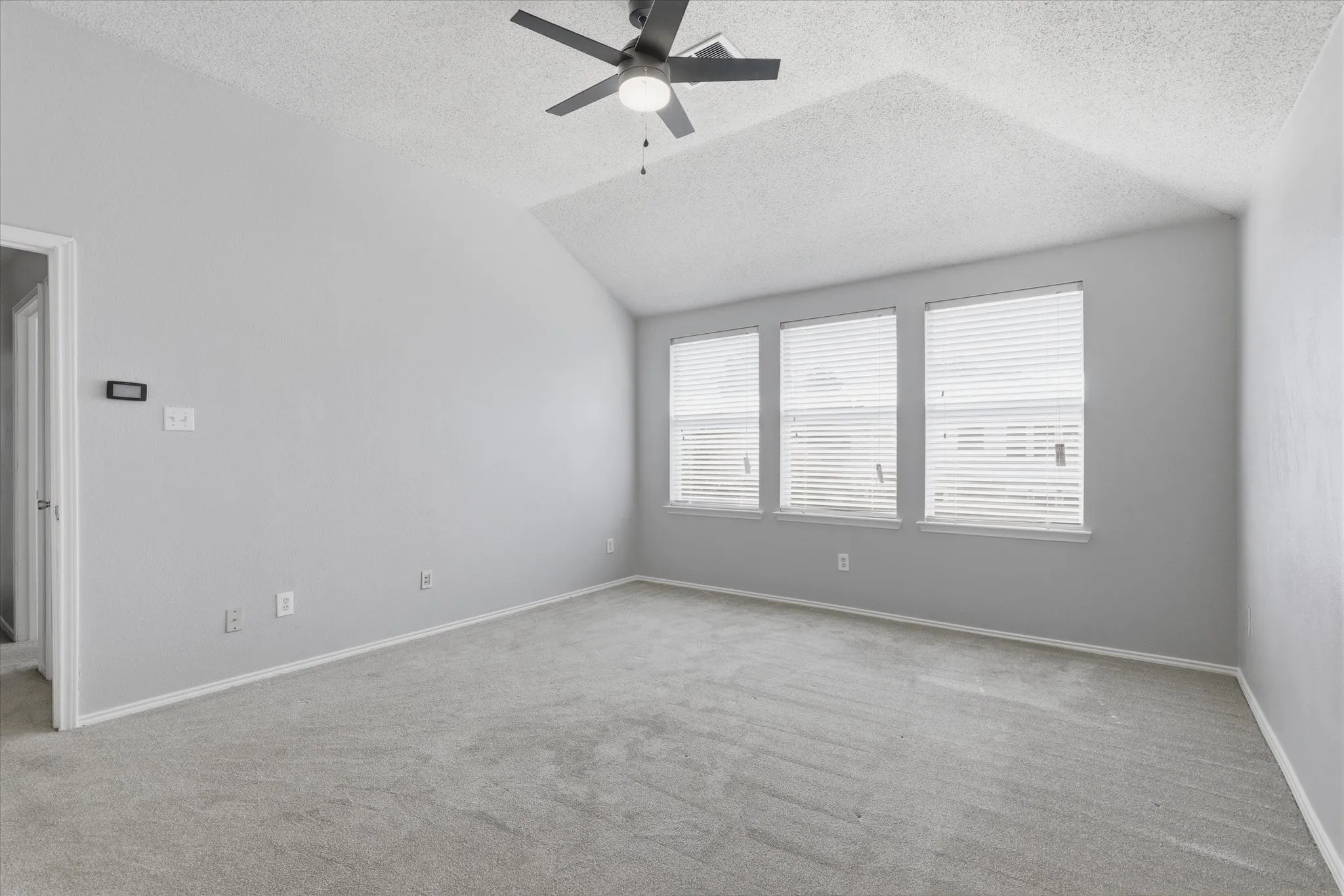 Single Family Residence For Rent in Kaufman County , 527 Tumbleweed Drive, Forney, Texas 75126, 4 Bedroom, 3 Bathroom, 2 Garage spaces, 2,102 Sqft, built in 2002, mls#21365631, Real Estate Agent in Forney, Homes For Rent in Kaufman county, Homes For Rent in Forney, Realtor in Forney Texas, Real Estate Brokerage Independent Realty Texas, Luminita Cordes Realtor