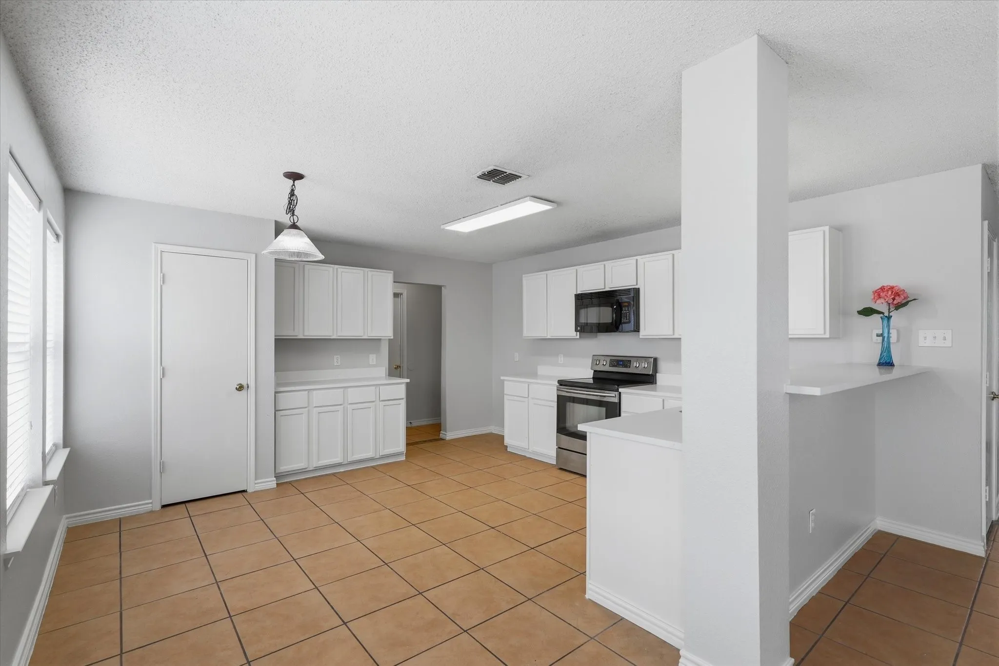 Single Family Residence For Rent in Kaufman County , 527 Tumbleweed Drive, Forney, Texas 75126, 4 Bedroom, 3 Bathroom, 2 Garage spaces, 2,102 Sqft, built in 2002, mls#21365631, Real Estate Agent in Forney, Homes For Rent in Kaufman county, Homes For Rent in Forney, Realtor in Forney Texas, Real Estate Brokerage Independent Realty Texas, Luminita Cordes Realtor