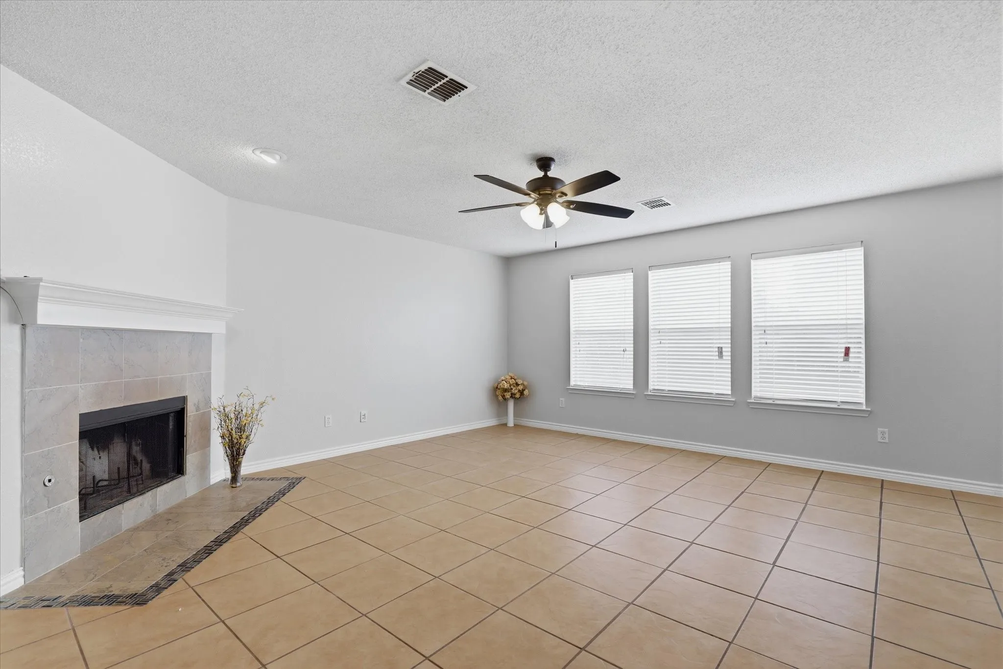 Single Family Residence For Rent in Kaufman County , 527 Tumbleweed Drive, Forney, Texas 75126, 4 Bedroom, 3 Bathroom, 2 Garage spaces, 2,102 Sqft, built in 2002, mls#21365631, Real Estate Agent in Forney, Homes For Rent in Kaufman county, Homes For Rent in Forney, Realtor in Forney Texas, Real Estate Brokerage Independent Realty Texas, Luminita Cordes Realtor