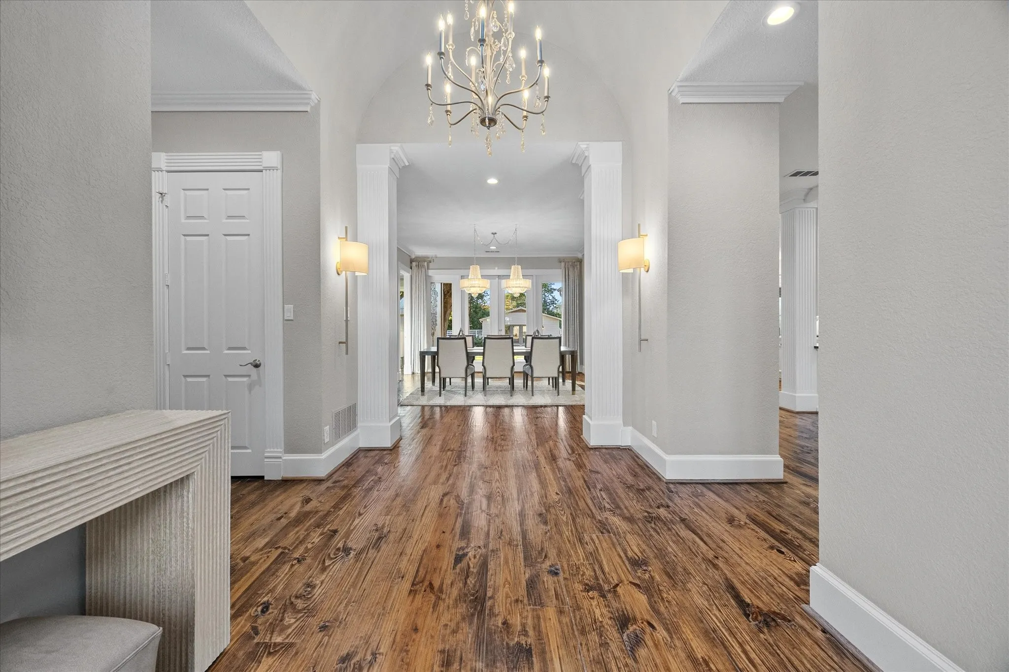 Entry with Barrelled ceiling treatment