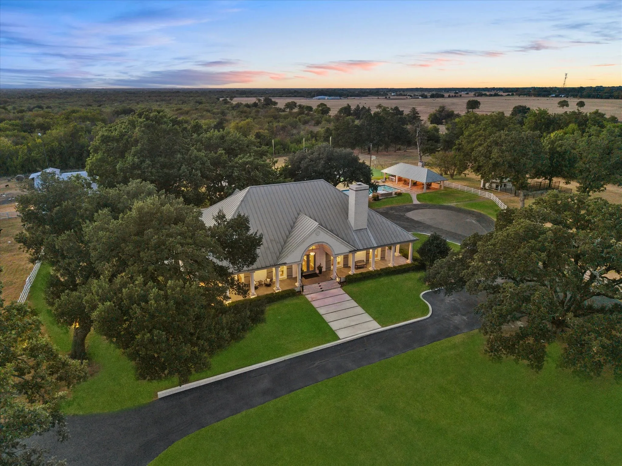 Single Family Residence For Sale in Kaufman County , 14719 FM 986, Terrell, Texas 75160, 5 Bedroom, 7 Bathroom, 10 Garage spaces, 5,150 Sqft, built in 1995, mls#21363984, Real Estate Agent in Terrell, Homes For Sale in Kaufman county, Homes For Sale in Terrell, Realtor in Terrell Texas, Real Estate Brokerage Independent Realty Texas, Luminita Cordes Realtor