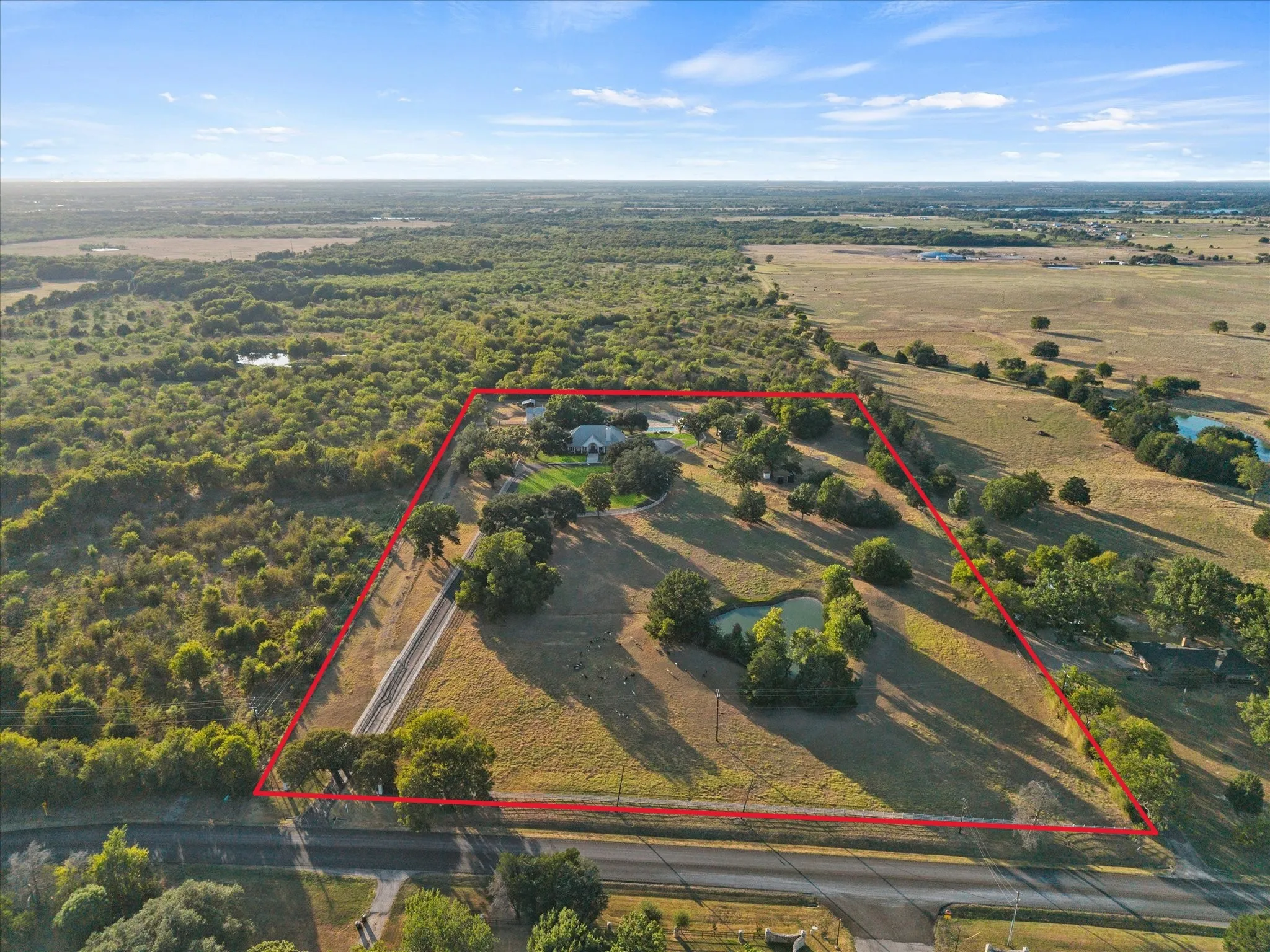 Single Family Residence For Sale in Kaufman County , 14719 FM 986, Terrell, Texas 75160, 5 Bedroom, 7 Bathroom, 10 Garage spaces, 5,150 Sqft, built in 1995, mls#21363984, Real Estate Agent in Terrell, Homes For Sale in Kaufman county, Homes For Sale in Terrell, Realtor in Terrell Texas, Real Estate Brokerage Independent Realty Texas, Luminita Cordes Realtor