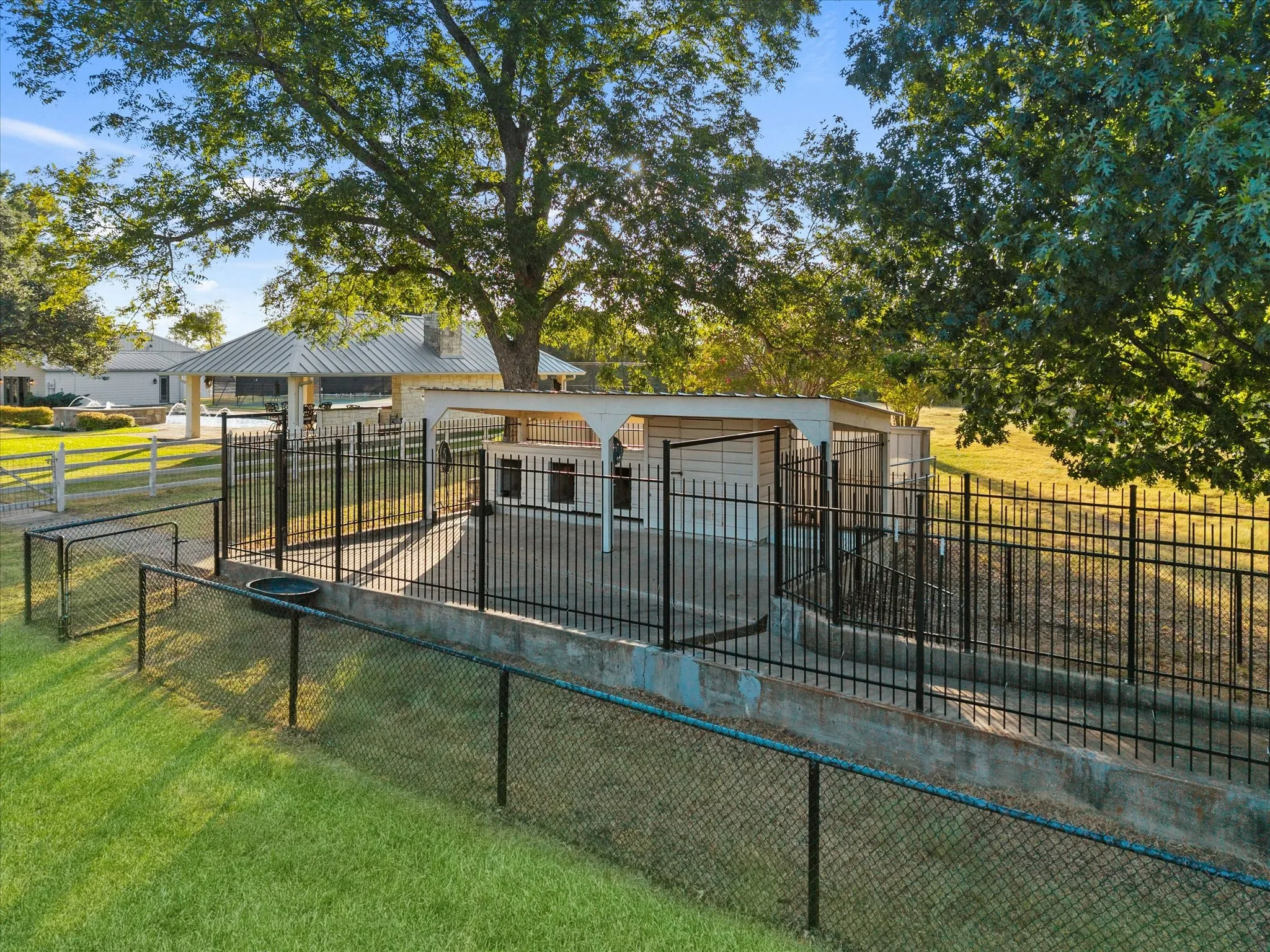 Single Family Residence For Sale in Kaufman County , 14719 FM 986, Terrell, Texas 75160, 5 Bedroom, 7 Bathroom, 10 Garage spaces, 5,150 Sqft, built in 1995, mls#21363984, Real Estate Agent in Terrell, Homes For Sale in Kaufman county, Homes For Sale in Terrell, Realtor in Terrell Texas, Real Estate Brokerage Independent Realty Texas, Luminita Cordes Realtor