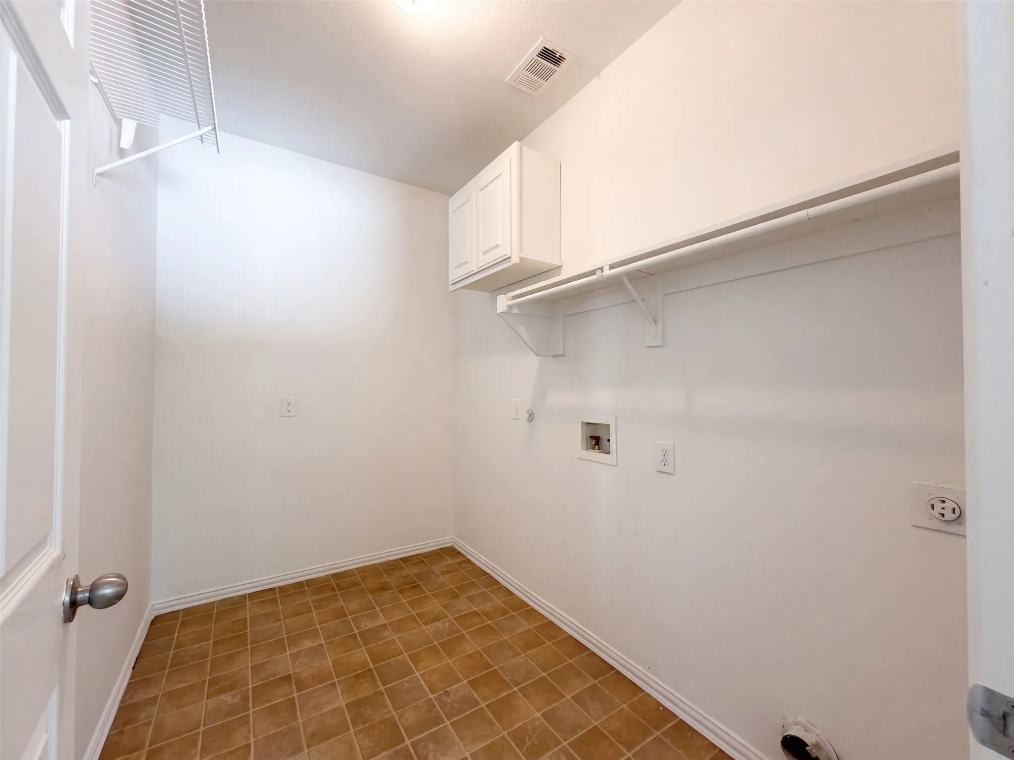 Single Family Residence For Sale in Denton County , 1700 Forsythe Drive, Savannah, Texas 76227, 3 Bedroom, 3 Bathroom, 2 Garage spaces, 2,319 Sqft, built in 2004, mls#21365630, Real Estate Agent in Savannah, Homes For Sale in Denton county, Homes For Sale in Savannah, Realtor in Savannah Texas, Real Estate Brokerage Independent Realty Texas, Luminita Cordes Realtor