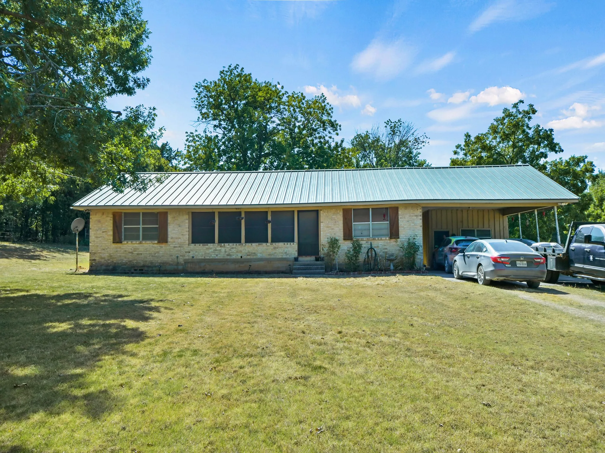 Single Family Residence For Sale in Cooke County , 2045 County Road 113, Whitesboro, Texas 76273, 3 Bedroom, 2 Bathroom, Garage spaces, 1,454 Sqft, built in 1980, mls#21365574, Real Estate Agent in Whitesboro, Homes For Sale in Cooke county, Homes For Sale in Whitesboro, Realtor in Whitesboro Texas, Real Estate Brokerage Independent Realty Texas, Luminita Cordes Realtor