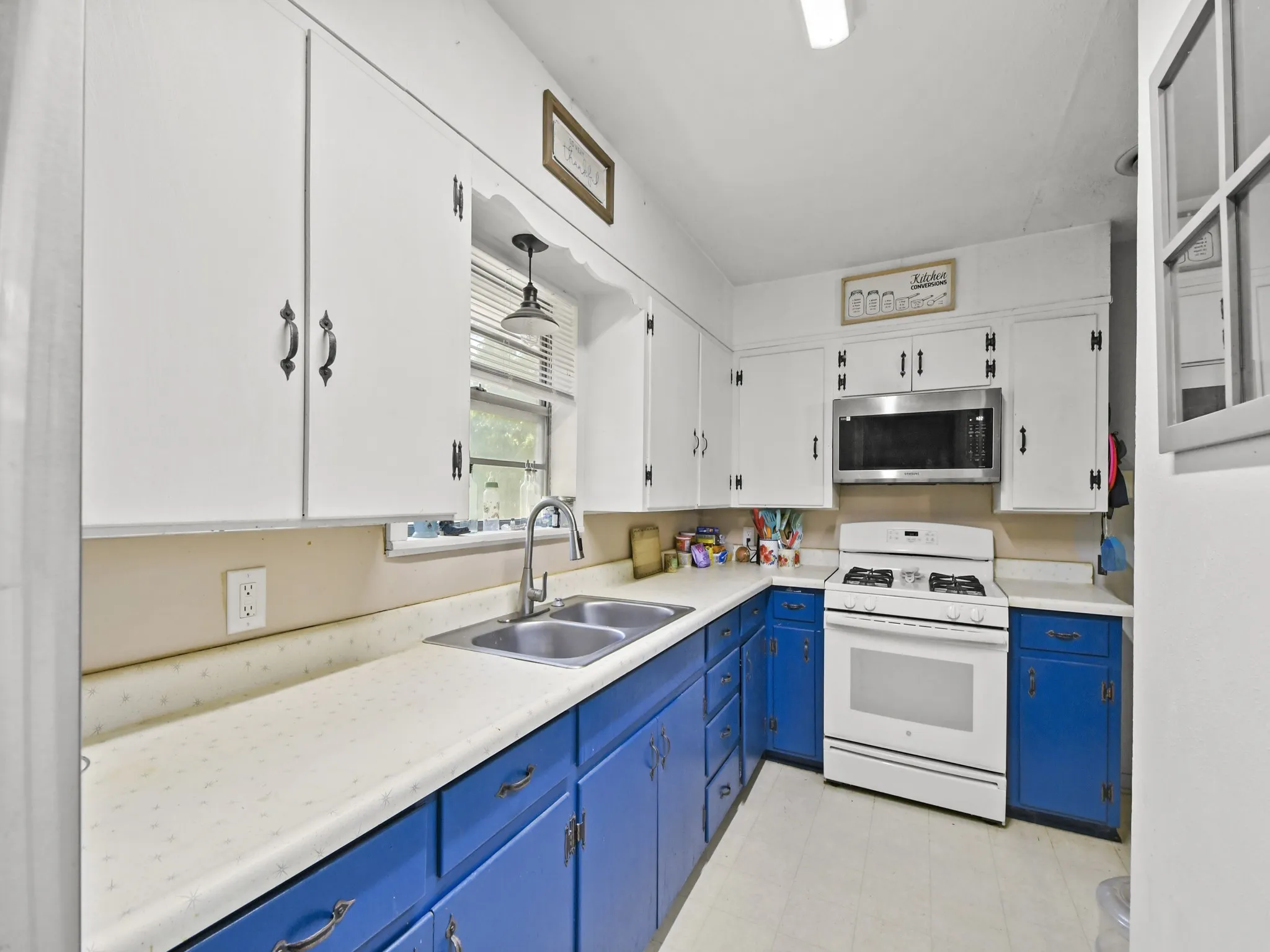 Single Family Residence For Sale in Cooke County , 2045 County Road 113, Whitesboro, Texas 76273, 3 Bedroom, 2 Bathroom, Garage spaces, 1,454 Sqft, built in 1980, mls#21365574, Real Estate Agent in Whitesboro, Homes For Sale in Cooke county, Homes For Sale in Whitesboro, Realtor in Whitesboro Texas, Real Estate Brokerage Independent Realty Texas, Luminita Cordes Realtor