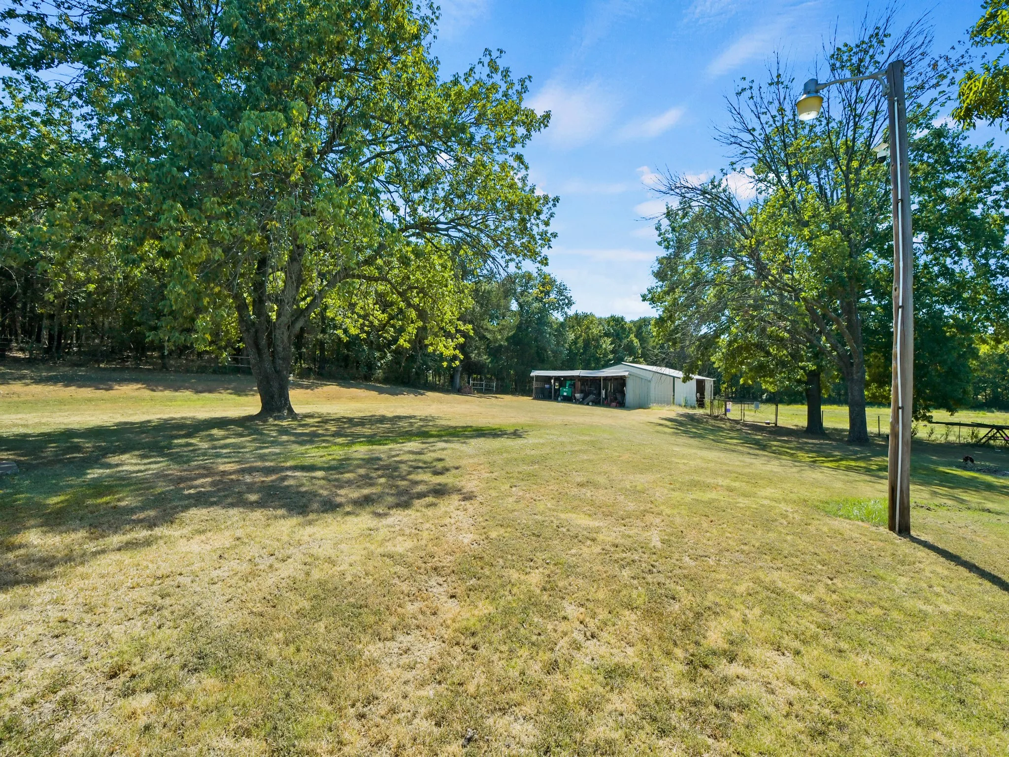 Single Family Residence For Sale in Cooke County , 2045 County Road 113, Whitesboro, Texas 76273, 3 Bedroom, 2 Bathroom, Garage spaces, 1,454 Sqft, built in 1980, mls#21365574, Real Estate Agent in Whitesboro, Homes For Sale in Cooke county, Homes For Sale in Whitesboro, Realtor in Whitesboro Texas, Real Estate Brokerage Independent Realty Texas, Luminita Cordes Realtor