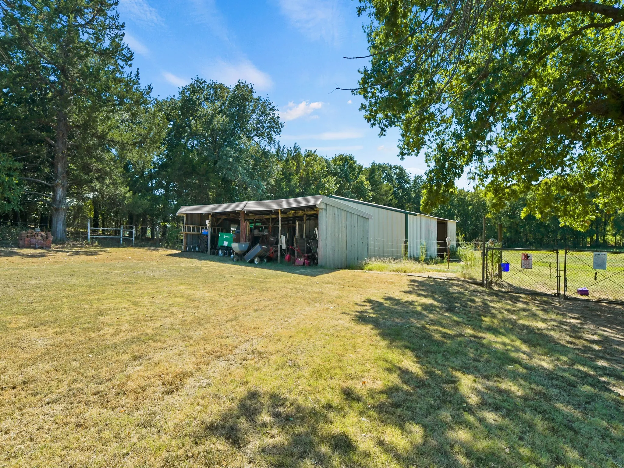 Single Family Residence For Sale in Cooke County , 2045 County Road 113, Whitesboro, Texas 76273, 3 Bedroom, 2 Bathroom, Garage spaces, 1,454 Sqft, built in 1980, mls#21365574, Real Estate Agent in Whitesboro, Homes For Sale in Cooke county, Homes For Sale in Whitesboro, Realtor in Whitesboro Texas, Real Estate Brokerage Independent Realty Texas, Luminita Cordes Realtor