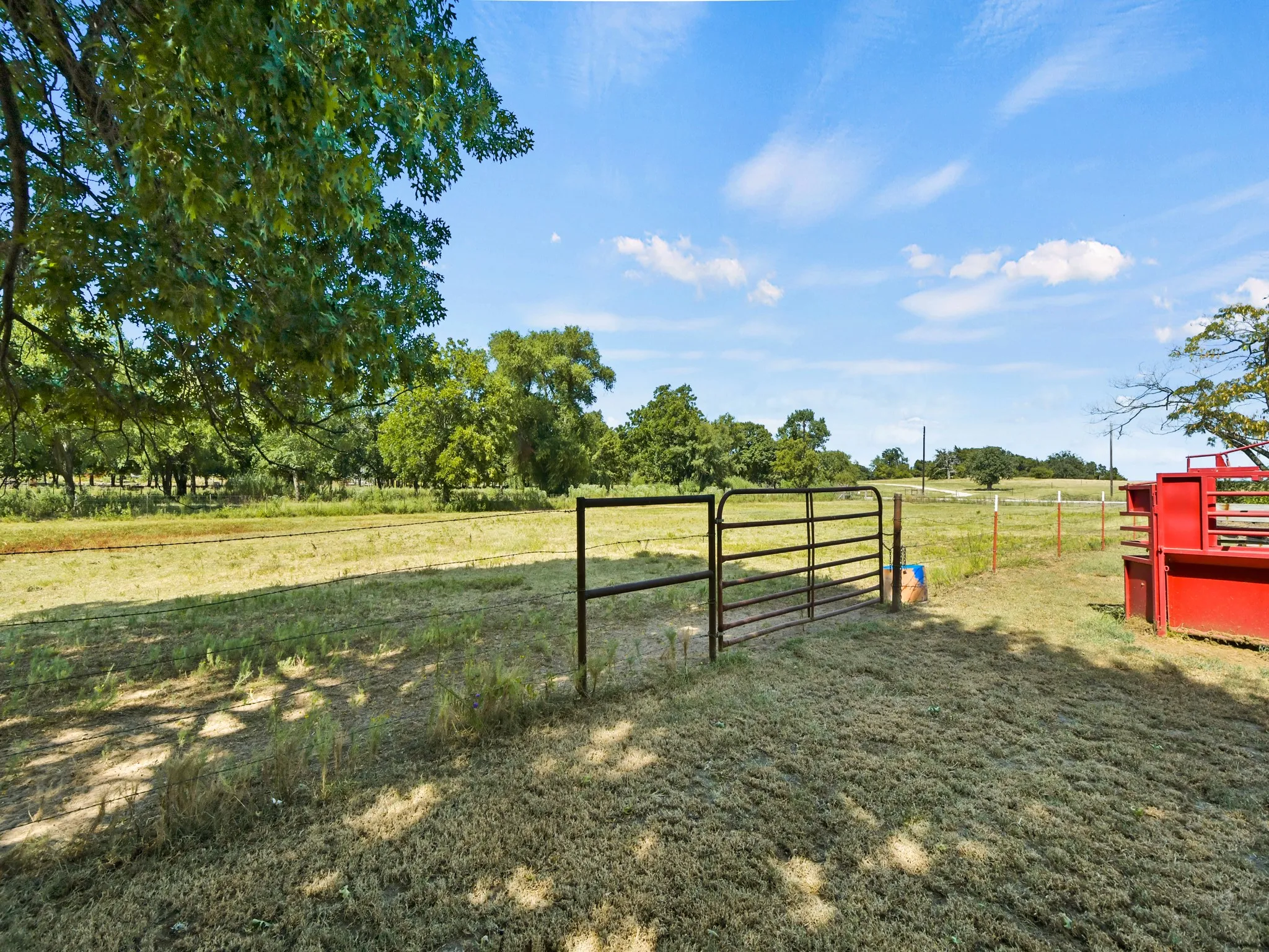Single Family Residence For Sale in Cooke County , 2045 County Road 113, Whitesboro, Texas 76273, 3 Bedroom, 2 Bathroom, Garage spaces, 1,454 Sqft, built in 1980, mls#21365574, Real Estate Agent in Whitesboro, Homes For Sale in Cooke county, Homes For Sale in Whitesboro, Realtor in Whitesboro Texas, Real Estate Brokerage Independent Realty Texas, Luminita Cordes Realtor