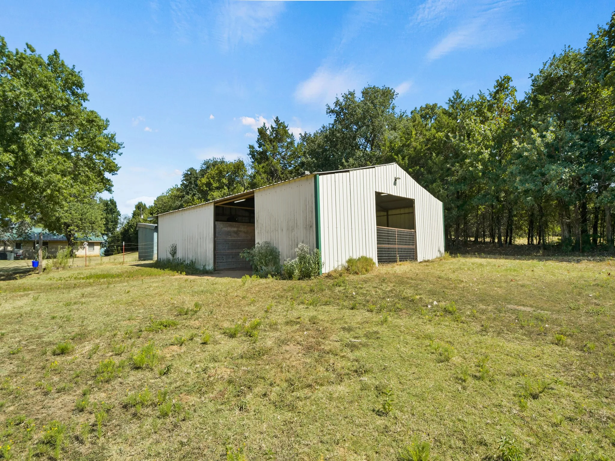 Single Family Residence For Sale in Cooke County , 2045 County Road 113, Whitesboro, Texas 76273, 3 Bedroom, 2 Bathroom, Garage spaces, 1,454 Sqft, built in 1980, mls#21365574, Real Estate Agent in Whitesboro, Homes For Sale in Cooke county, Homes For Sale in Whitesboro, Realtor in Whitesboro Texas, Real Estate Brokerage Independent Realty Texas, Luminita Cordes Realtor
