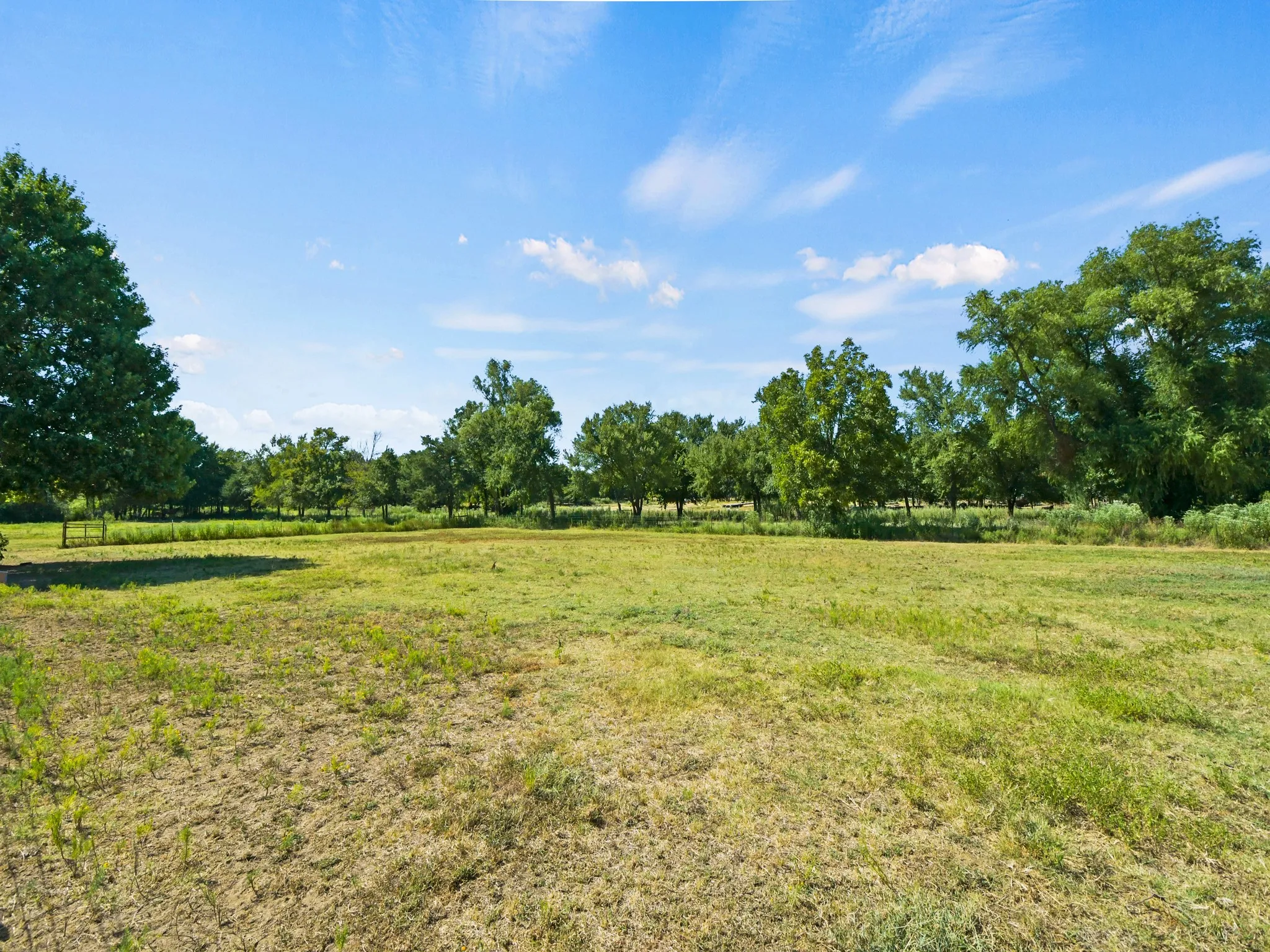 Single Family Residence For Sale in Cooke County , 2045 County Road 113, Whitesboro, Texas 76273, 3 Bedroom, 2 Bathroom, Garage spaces, 1,454 Sqft, built in 1980, mls#21365574, Real Estate Agent in Whitesboro, Homes For Sale in Cooke county, Homes For Sale in Whitesboro, Realtor in Whitesboro Texas, Real Estate Brokerage Independent Realty Texas, Luminita Cordes Realtor